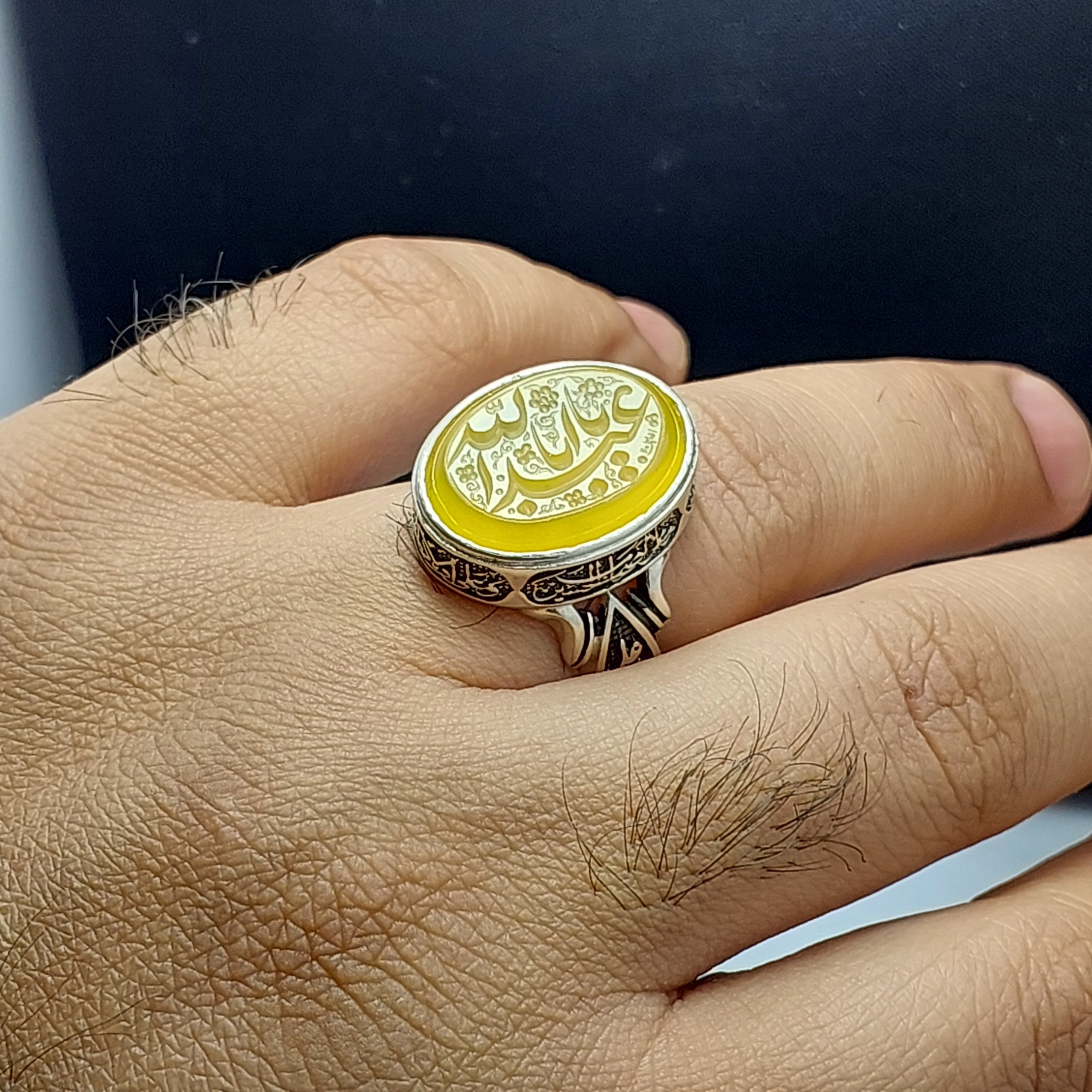 انگشتر نفیس عقیق زرد با حکاکی یا اباعبدالله