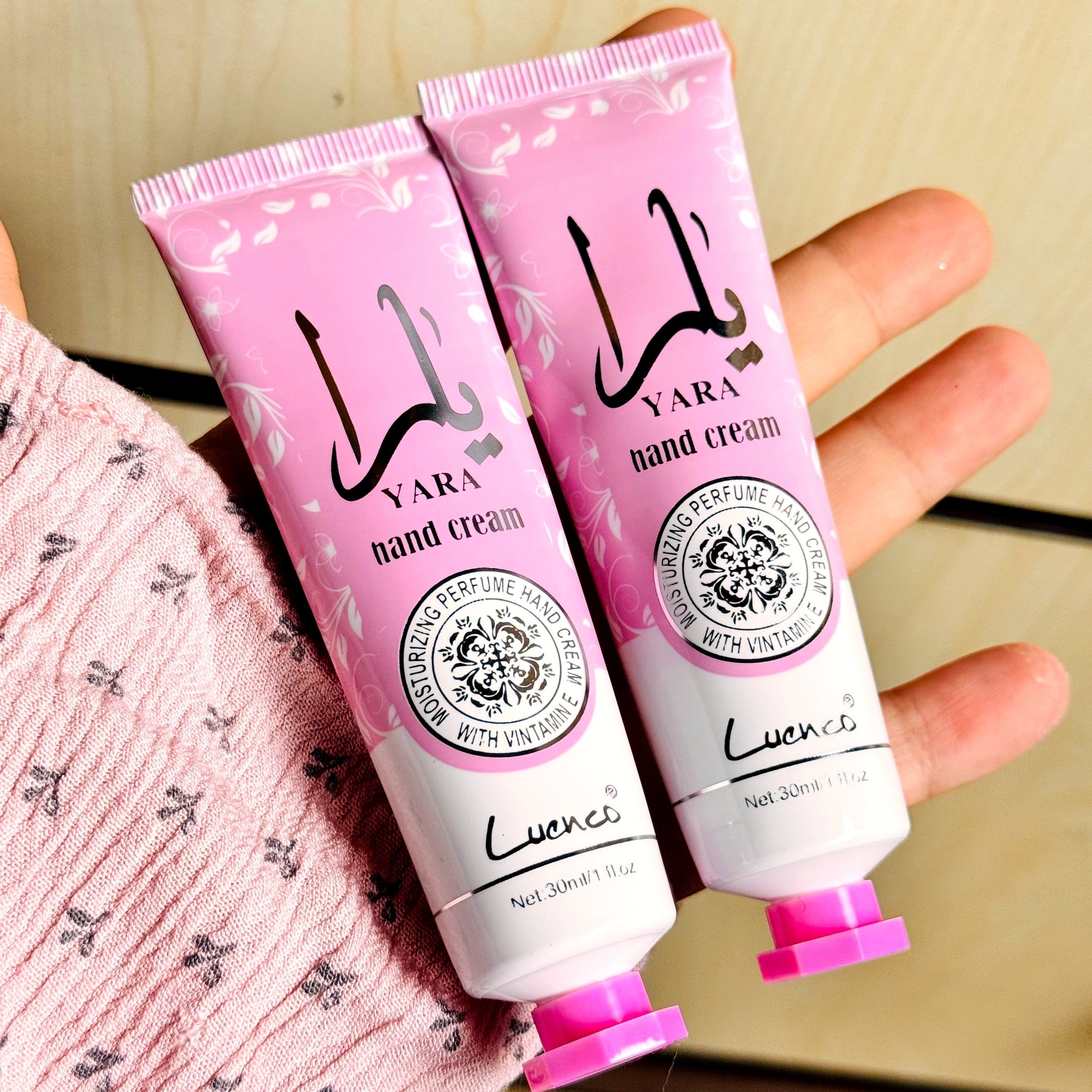 کرم دست یارا ادکلنی عطری خوشبو مرطوب کننده 30گرمی کوچک کیوت فانتزی پینترستی ناز و خوشکل بوی عالی مناسب کادو هدیه