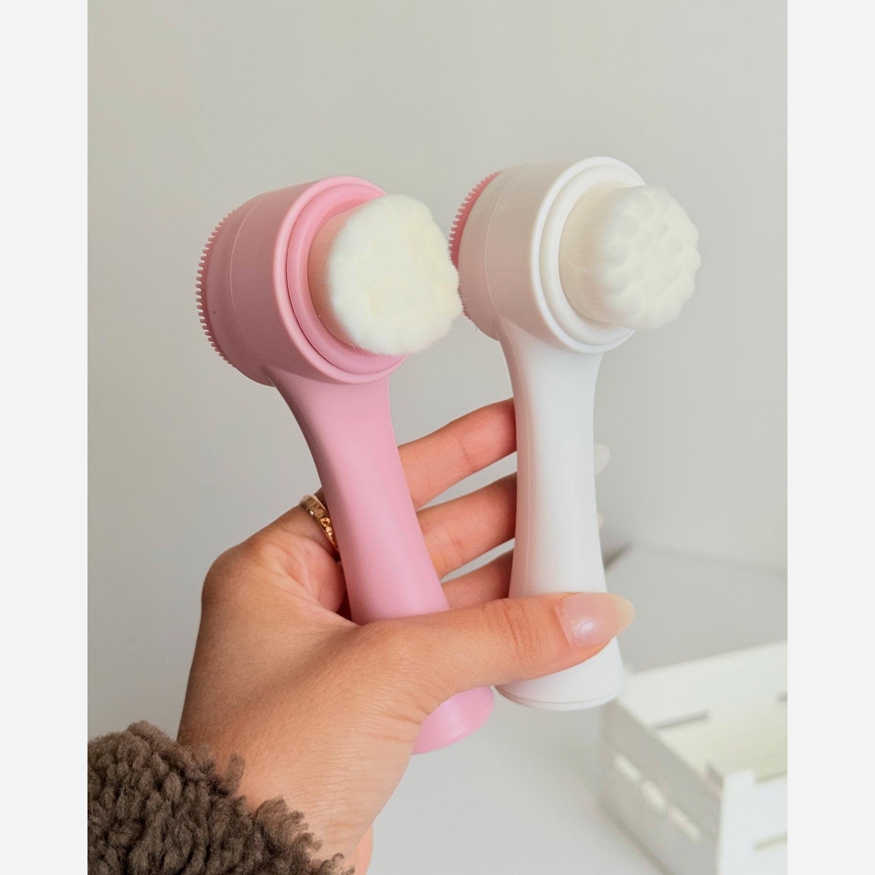 فیس واش سیلکونی دو طرفه پاک کننده منافذ پوست و ماساژور پوست با روغن فیس براش دستی پاک کننده عمیق پوست شستشو آسان