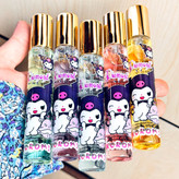 عطر قلمی کرومی ادکلن جیبی رایحه توت فرنگی خامه مارشمالو خنک شکوفه میوه های بهاری خوشبو کننده عالی مناسب تابستان