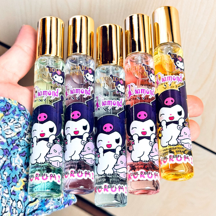 عطر قلمی کرومی ادکلن جیبی رایحه توت فرنگی خامه مارشمالو خنک شکوفه میوه های بهاری خوشبو کننده عالی مناسب تابستان