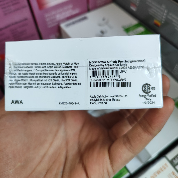ایرپادپرو 2 تولید ویتنام Airpods Pro 2 همه چی فعال با 12 ماه گارانتی شرکت اماراتی