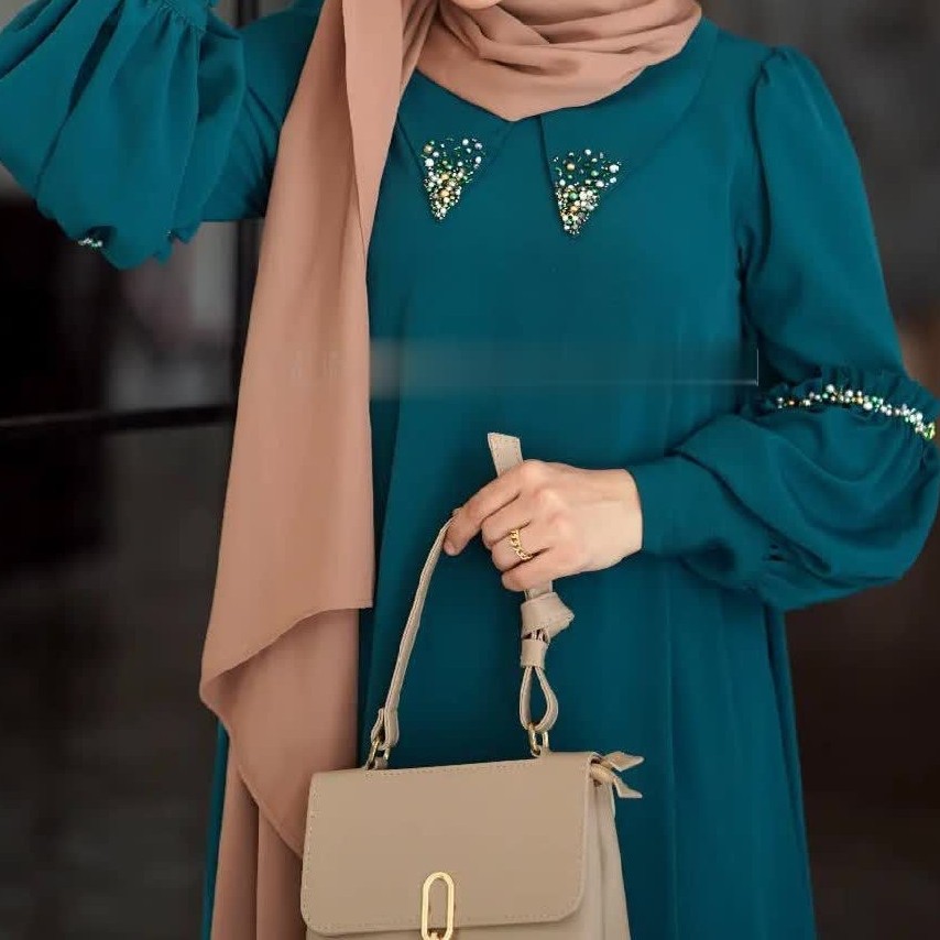 مانتو بلند زنانه مزون دوز جواهر دوزی شده در دو رنگ مشکی و سبز