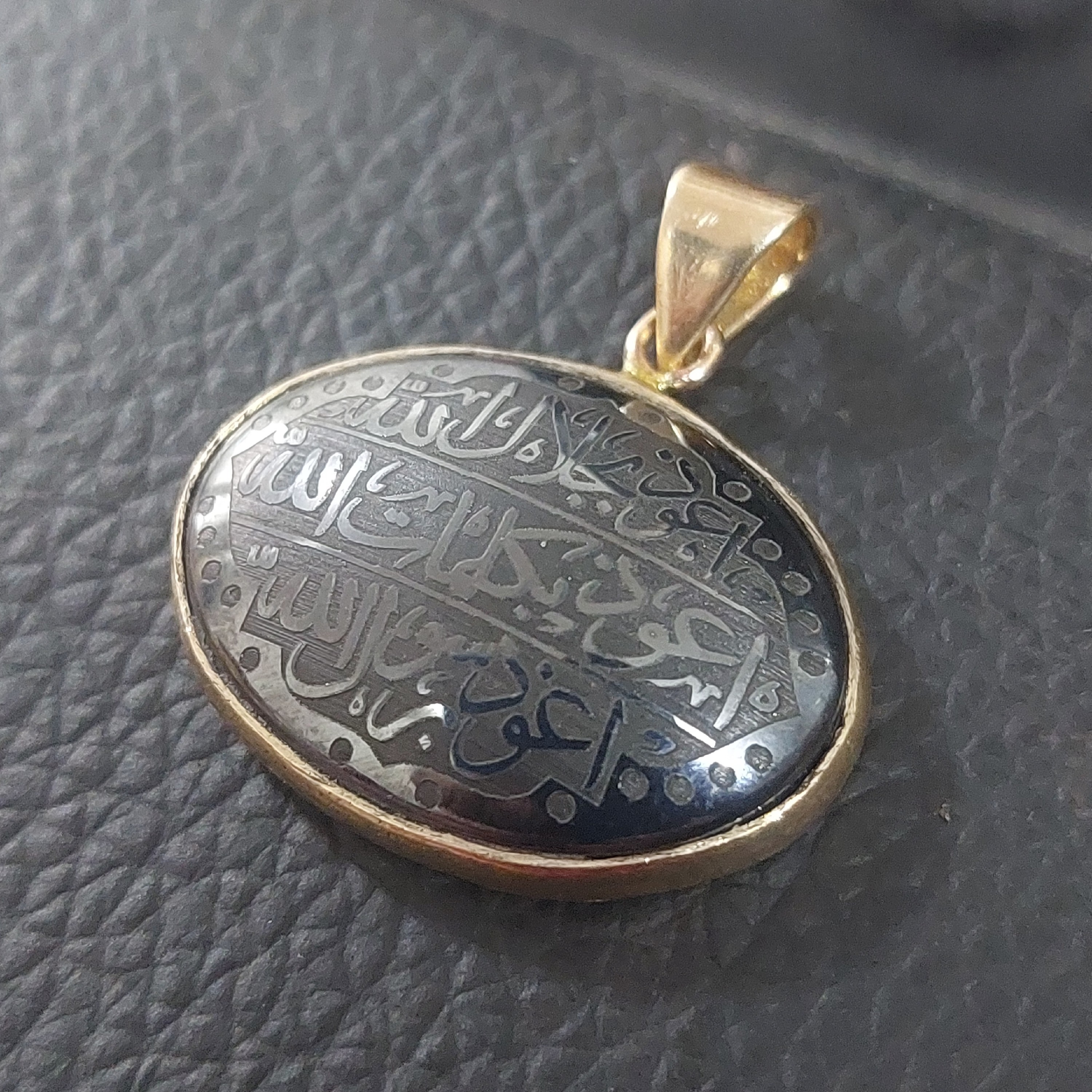گردنبند طلاروس حدید مشکی هفت جلاله