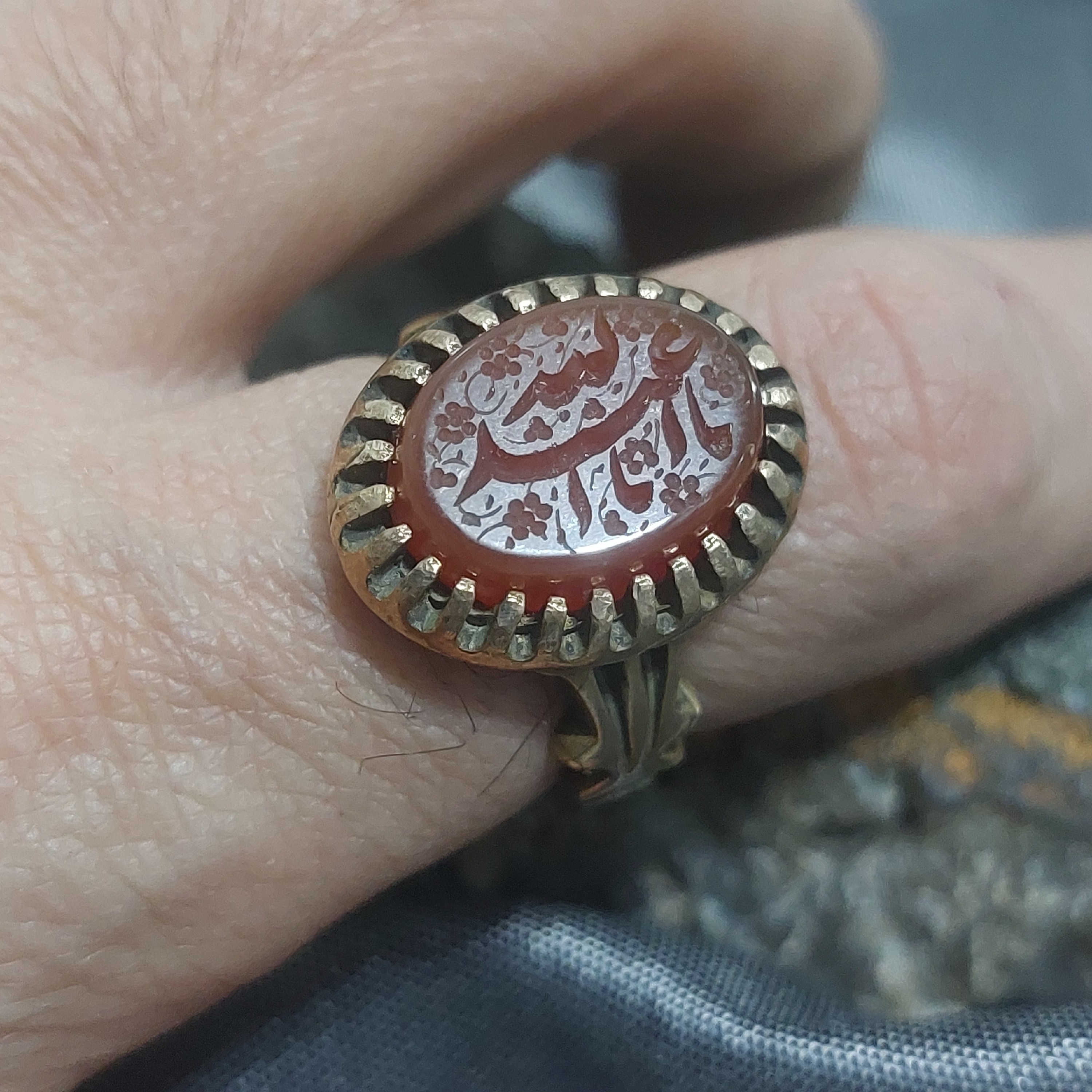 انگشتر طلاروس عقیق قرمز اصل حکاکی یا اباعبدالله