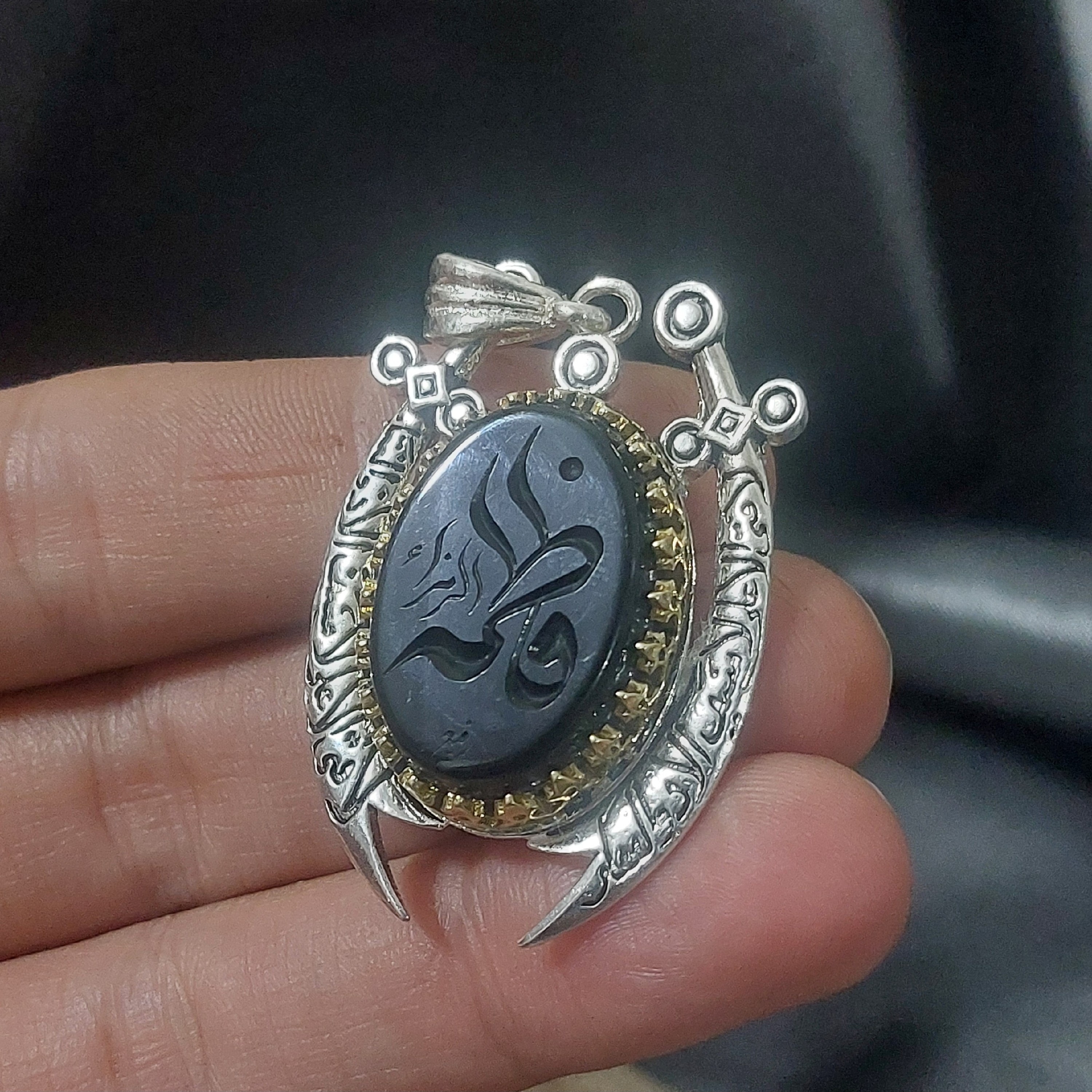 گردنبند نقره شمشیر ذوالفقار عقیق سیاه حکاکی فاطمه