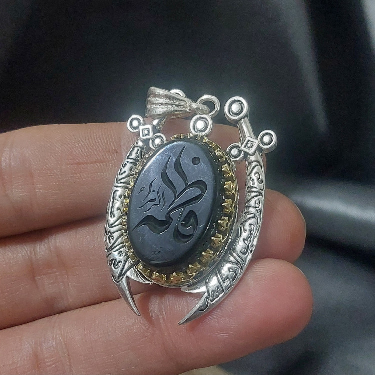 گردنبند نقره شمشیر ذوالفقار عقیق سیاه حکاکی فاطمه