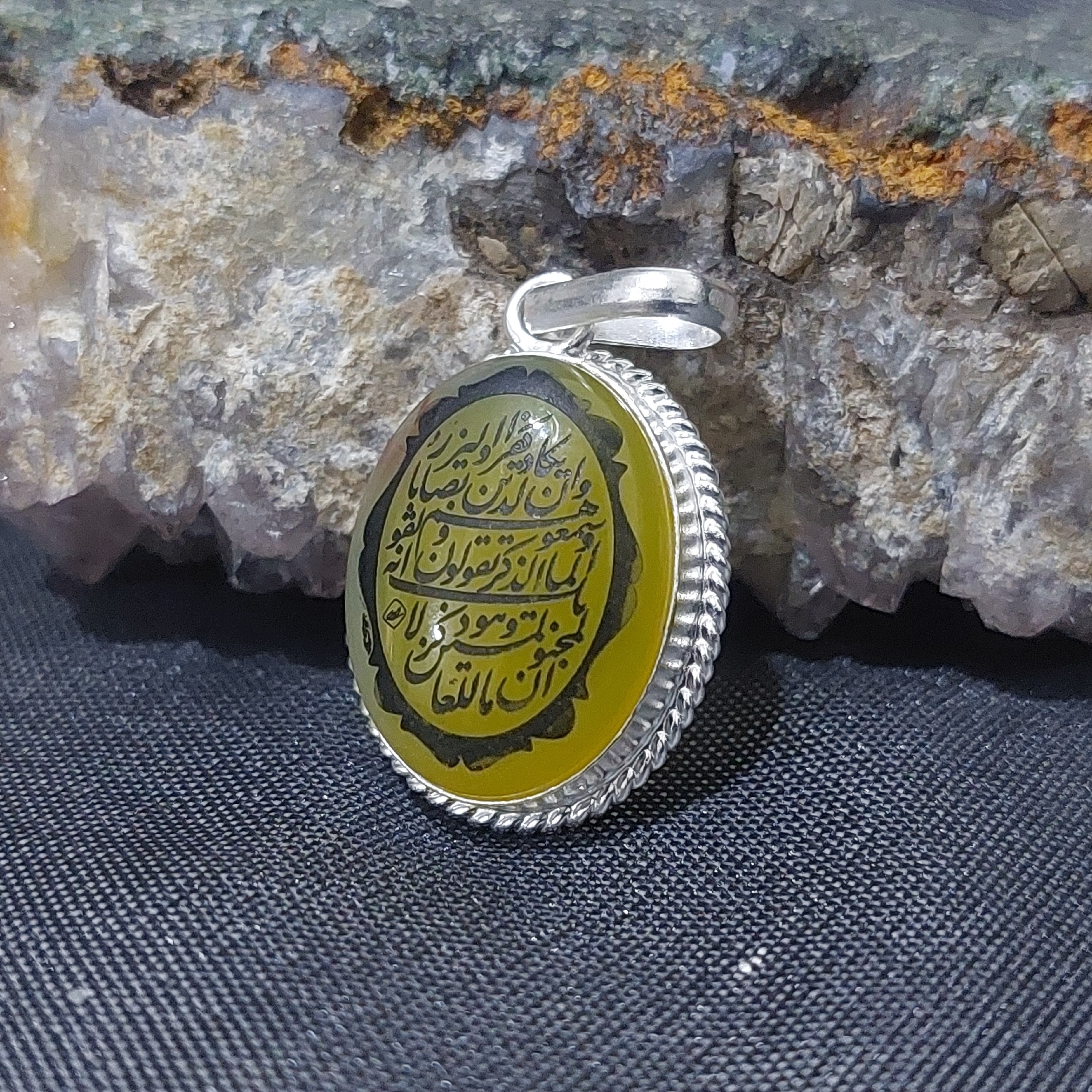 گردنبند عقیق زرد اصل وان یکاد