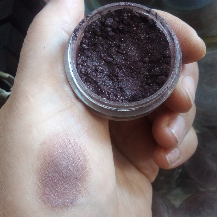 سایه پودری براق برای چشم رژگونه و استفاده گوناگون