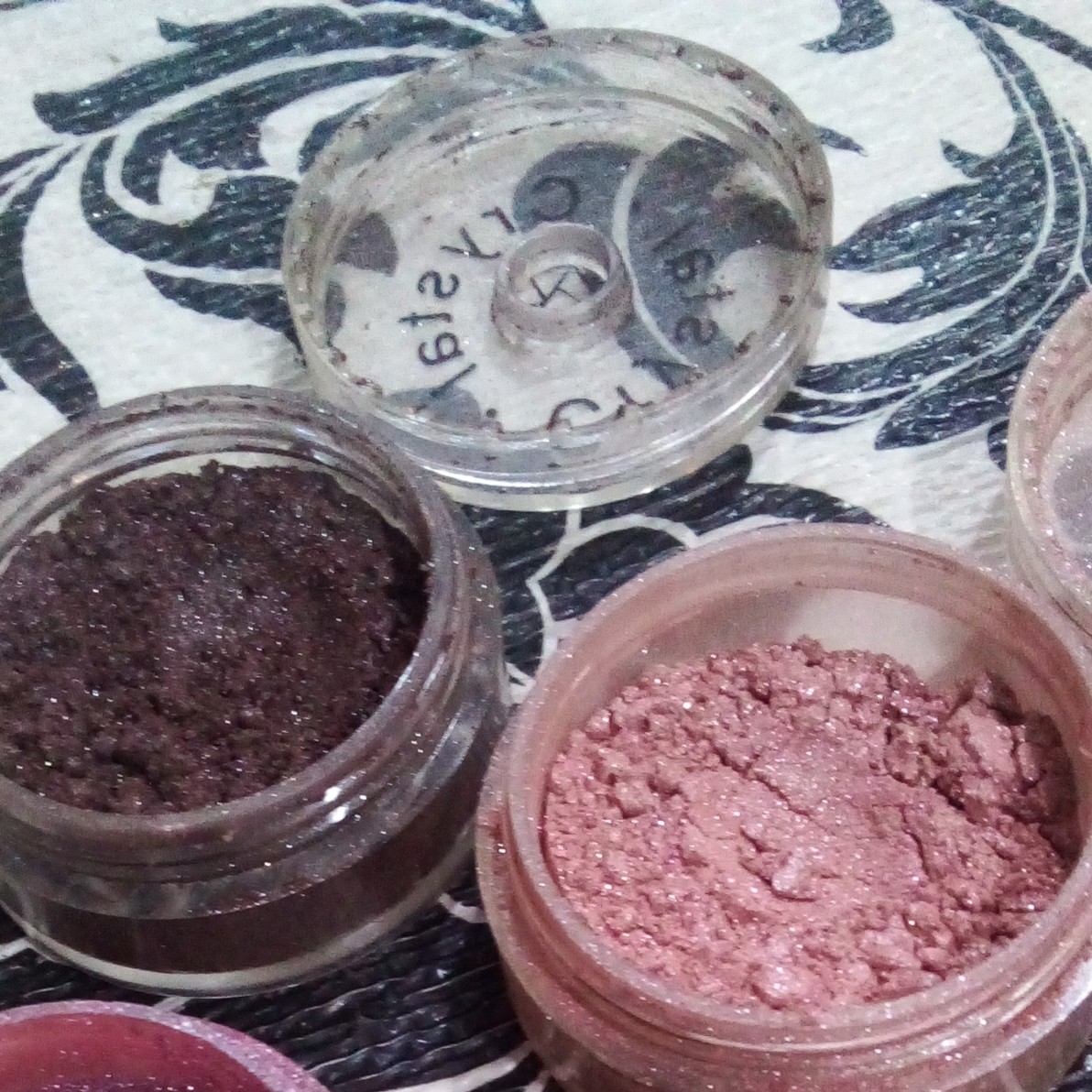 سایه پودری براق برای چشم رژگونه و استفاده گوناگون