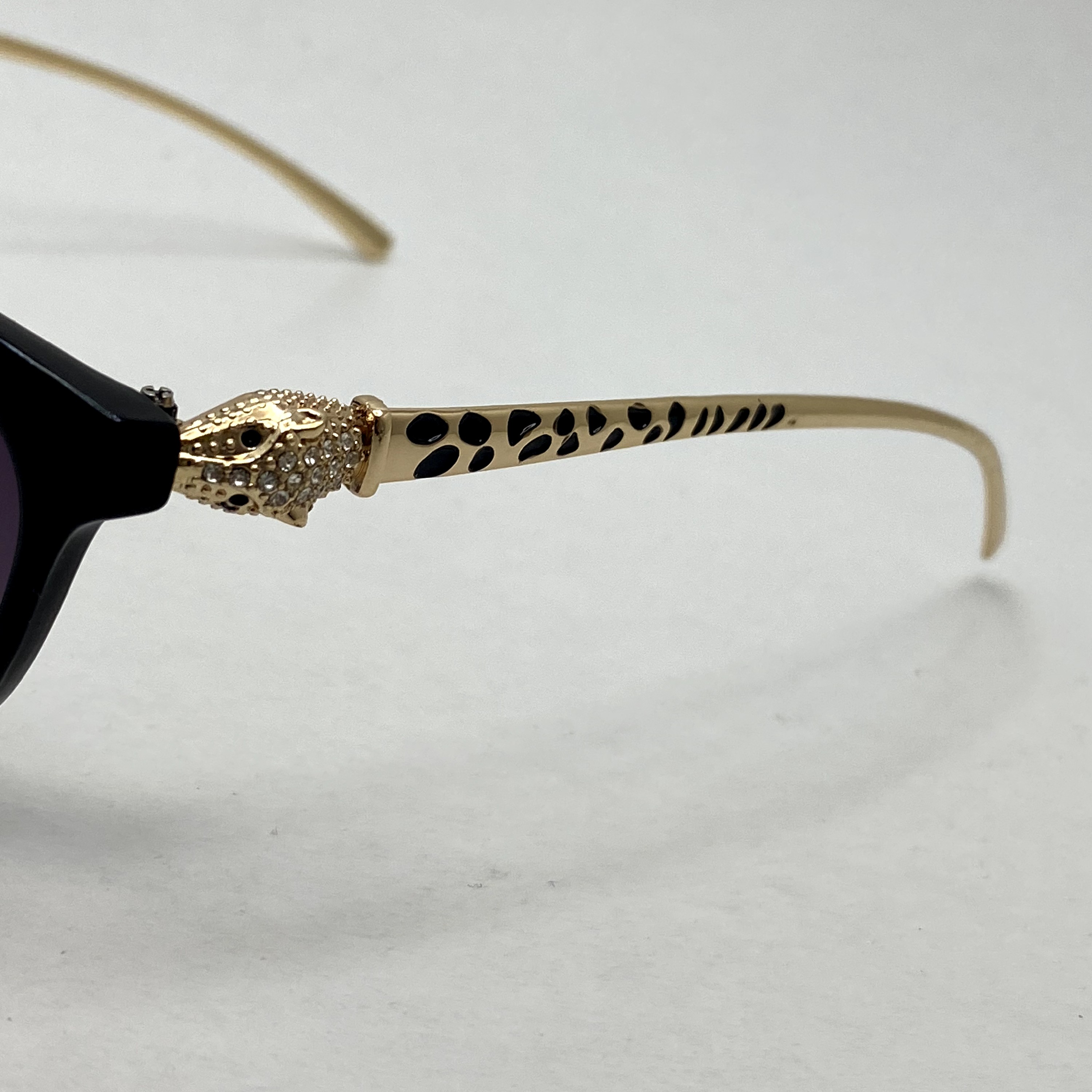 عینک آفتابی زنانه کارتیر Cartier دسته نگین کاری شده خاص و لاکچری مشکی