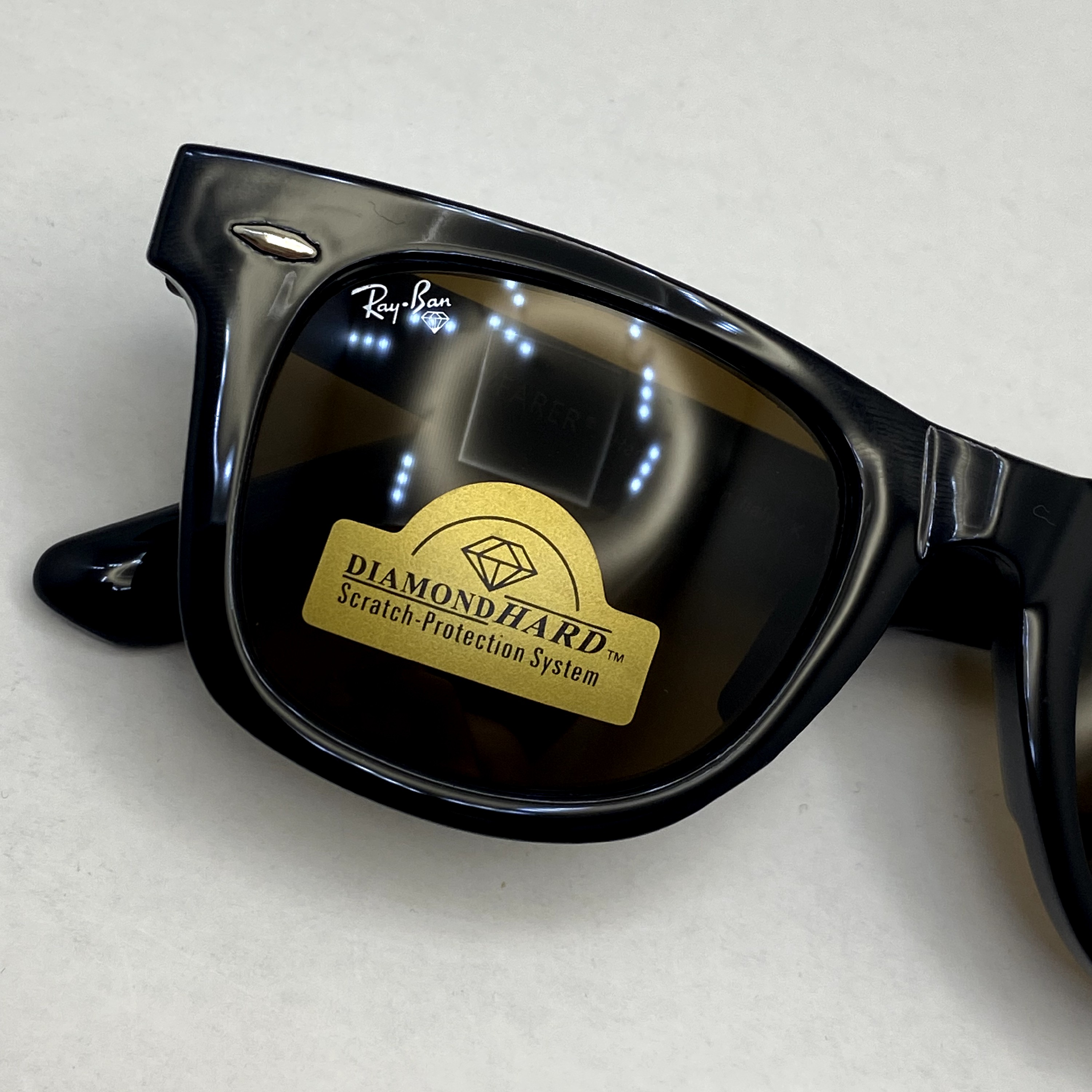 عینک آفتابی ویفرر ریبن rayban WAYFARER شیشه سنگ قهوه ای فریم براق سایز 50 به همراه پک کامل اورجینال RB2140