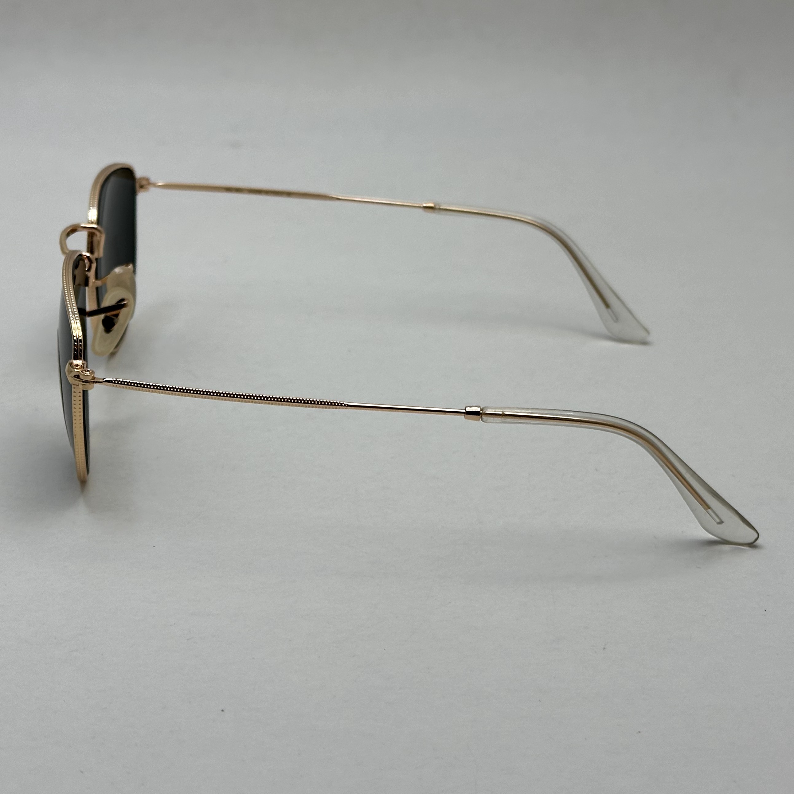 عینک آفتابی ریبن rayban شیشه سنگ مشکی طلایی کد rb 3958 (ارسال رایگان)