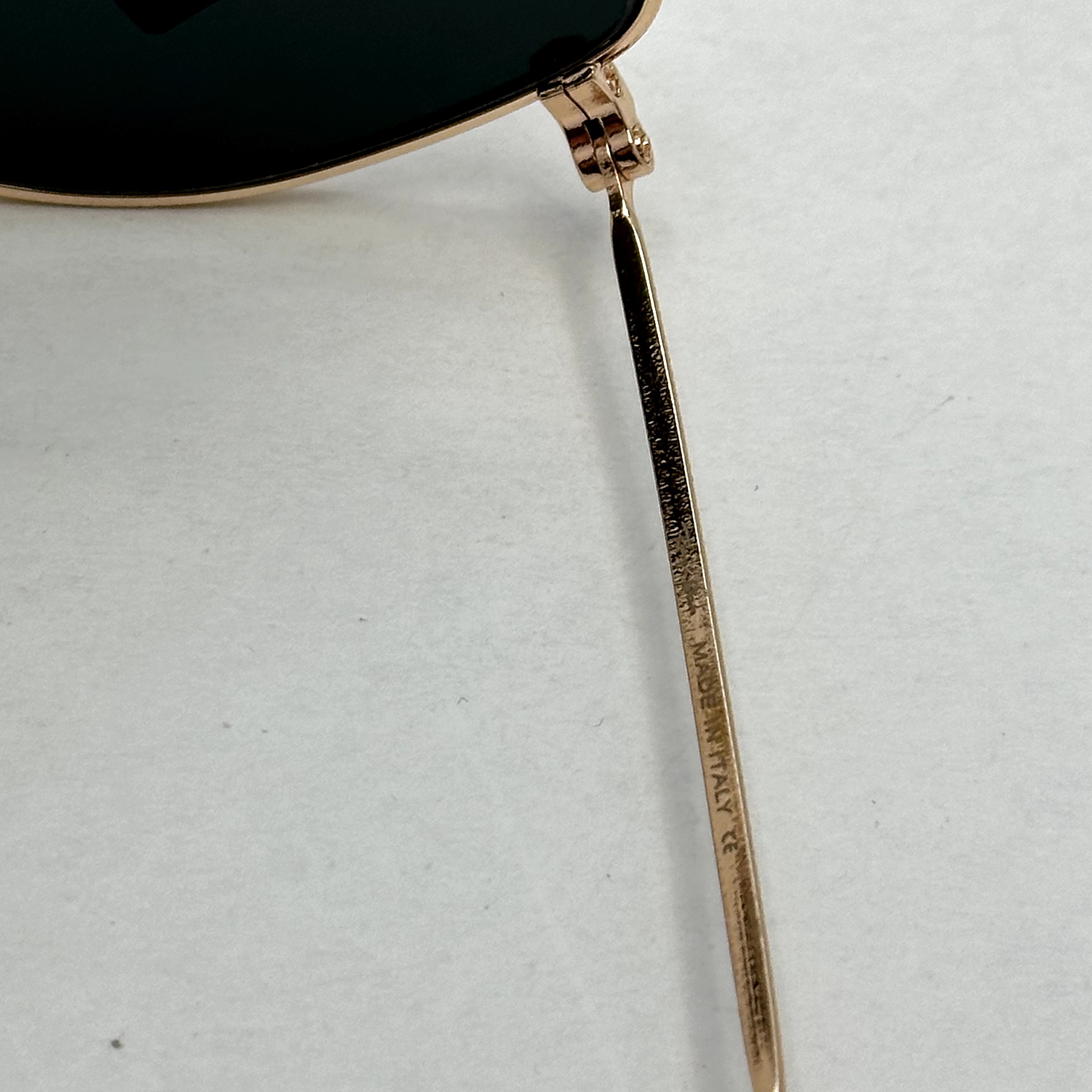 عینک آفتابی ریبن rayban شیشه سنگ مشکی طلایی کد rb 3958 (ارسال رایگان)
