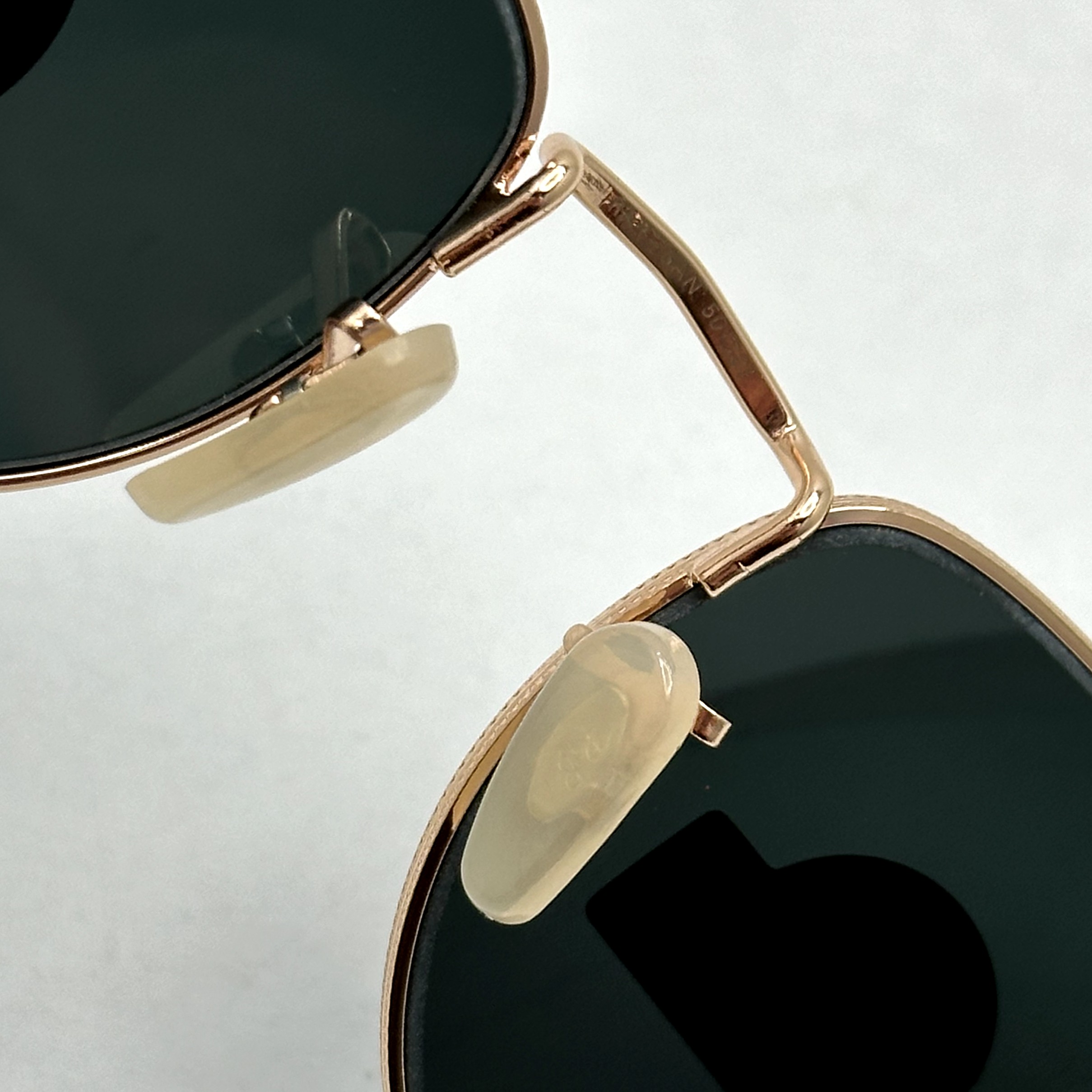عینک آفتابی ریبن rayban شیشه سنگ مشکی طلایی کد rb 3958 (ارسال رایگان)