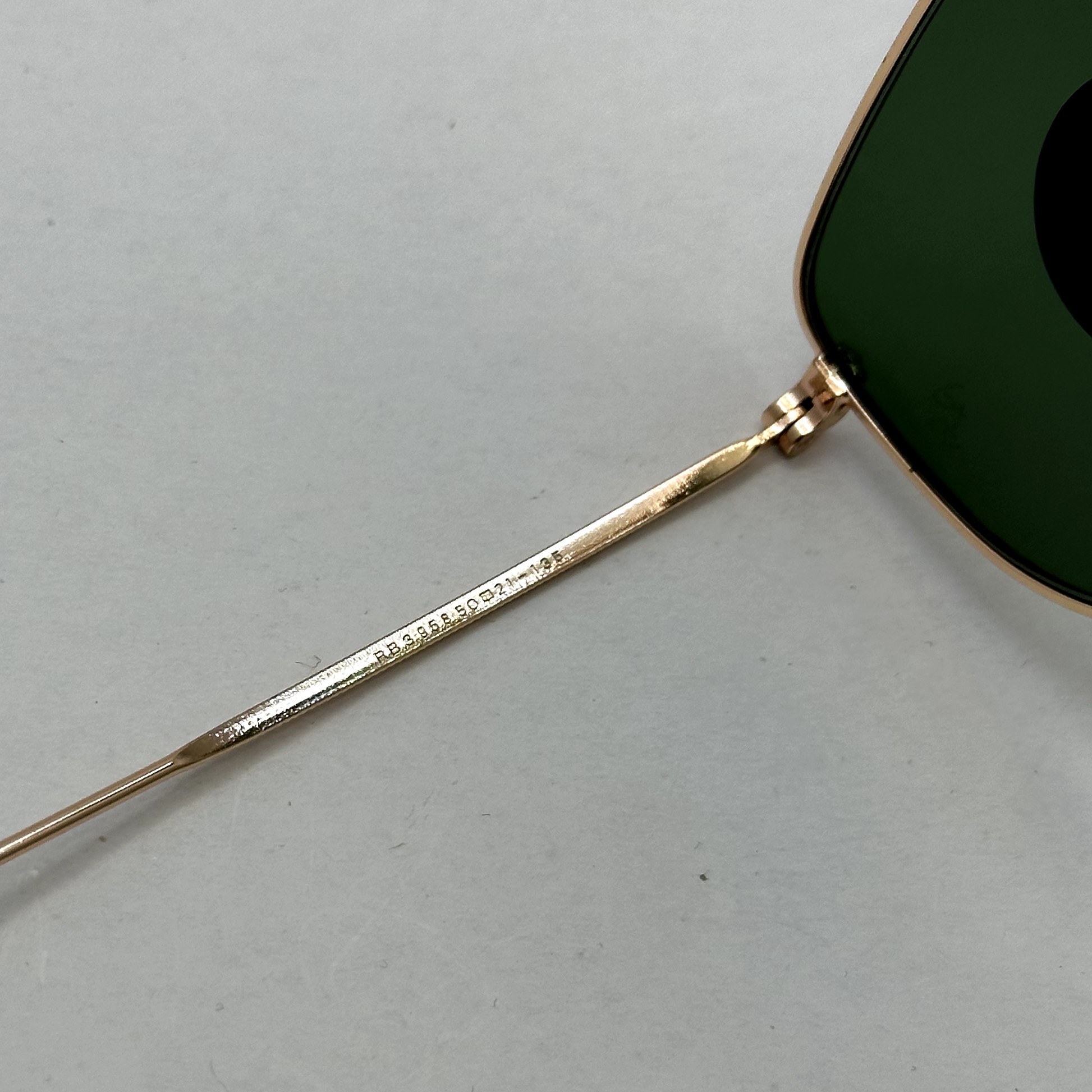 عینک آفتابی ریبن rayban شیشه سنگ سبز طلایی کد rb 3958 - فول پک (ارسال رایگان)