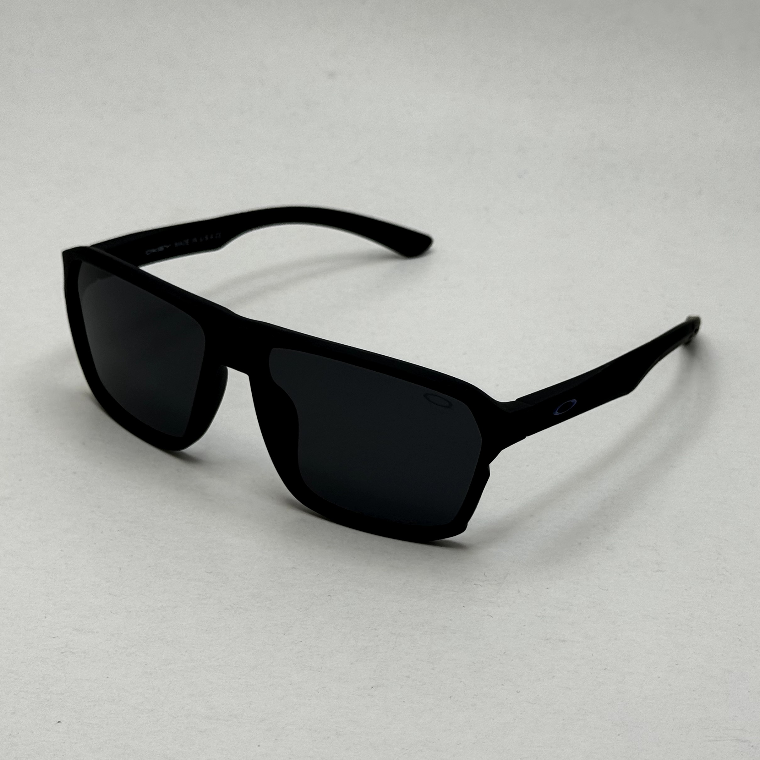 عینک اوکلی مستطیلی پلاریزه سبک OAKLEY آمریکایی مشکی کد WG83107 (ارسال رایگان)