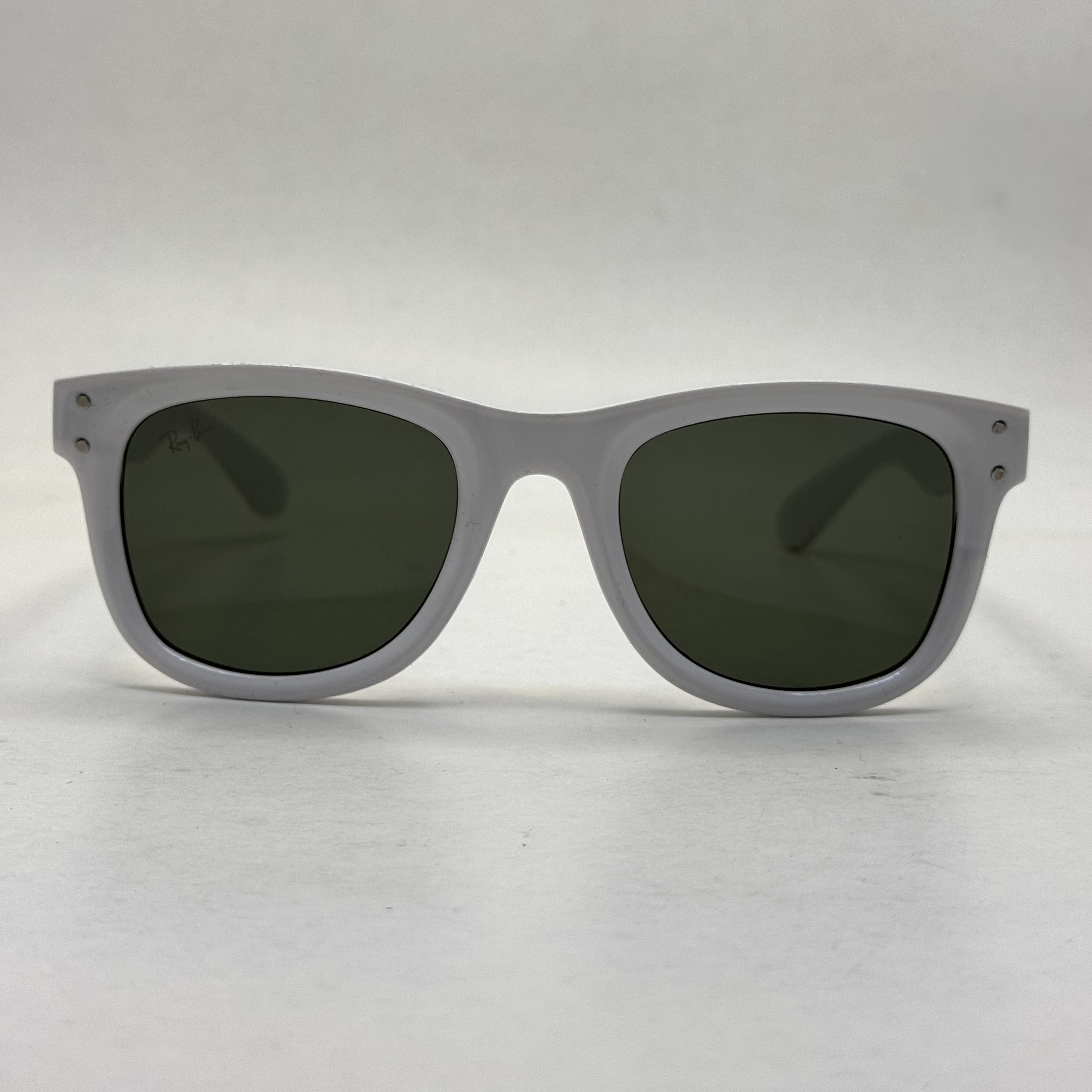 عینک آفتابی ریبن ویفرر ریورس سفید عدسی سبز به همراه پک کامل rayban (ارسال رایگان)