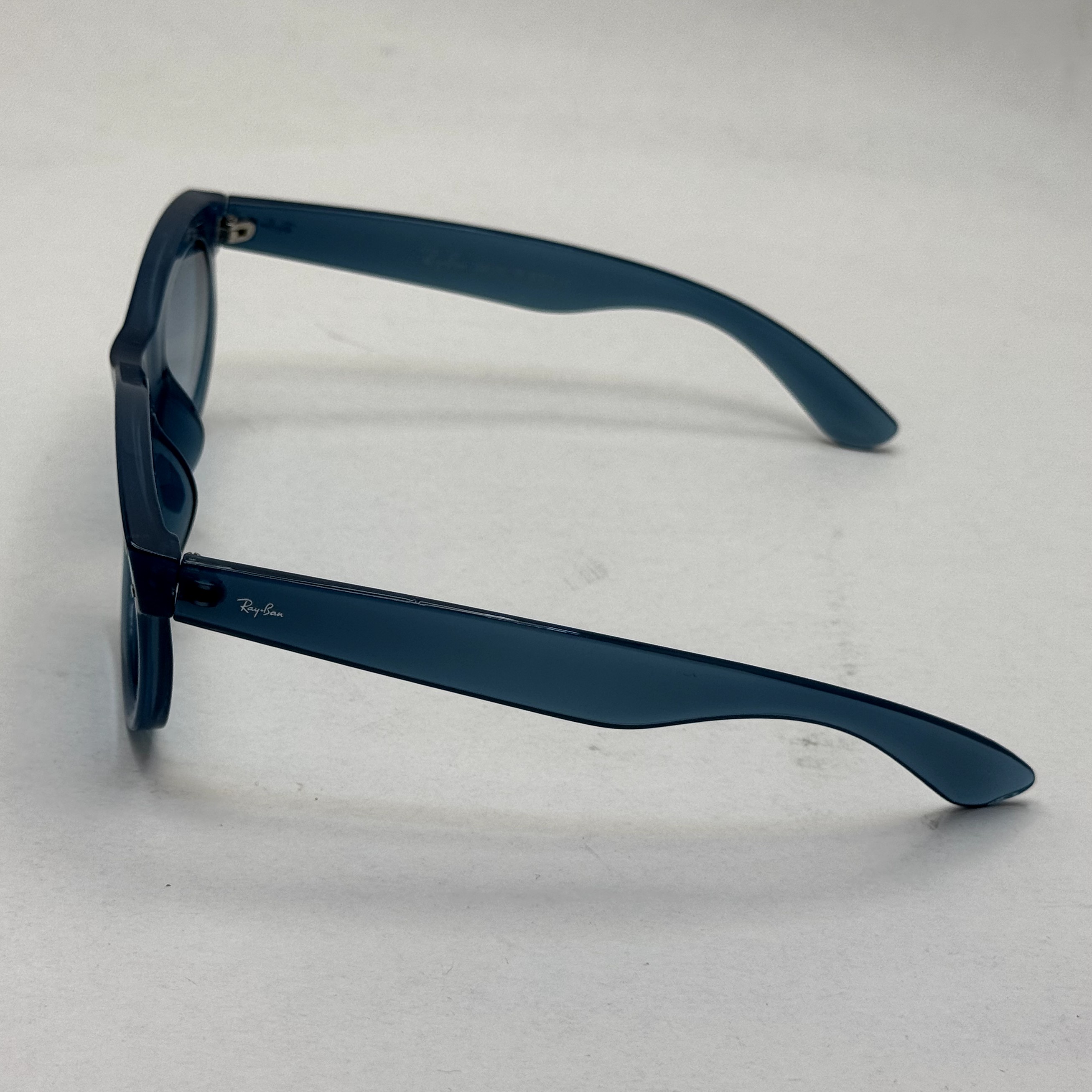عینک آفتابی ریبن ویفرر ریورس آبی به همراه پک کامل rayban (ارسال رایگان)