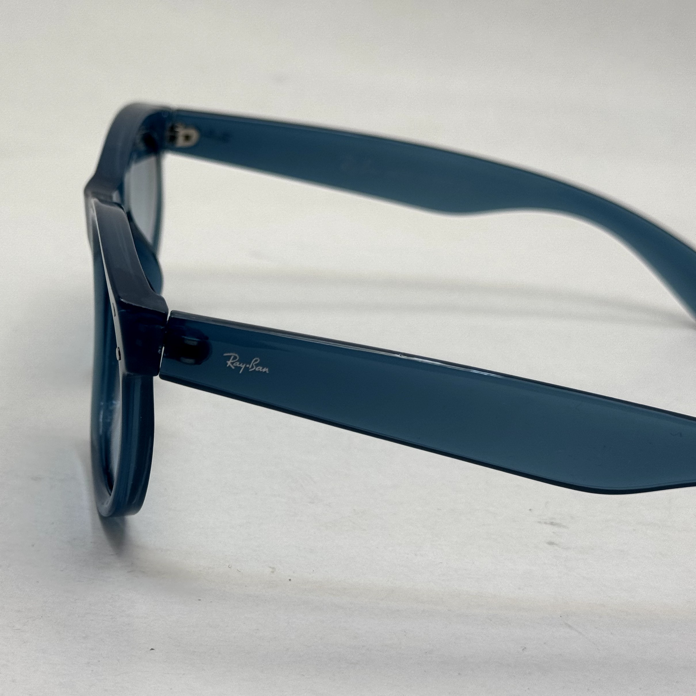 عینک آفتابی ریبن ویفرر ریورس آبی به همراه پک کامل rayban (ارسال رایگان)