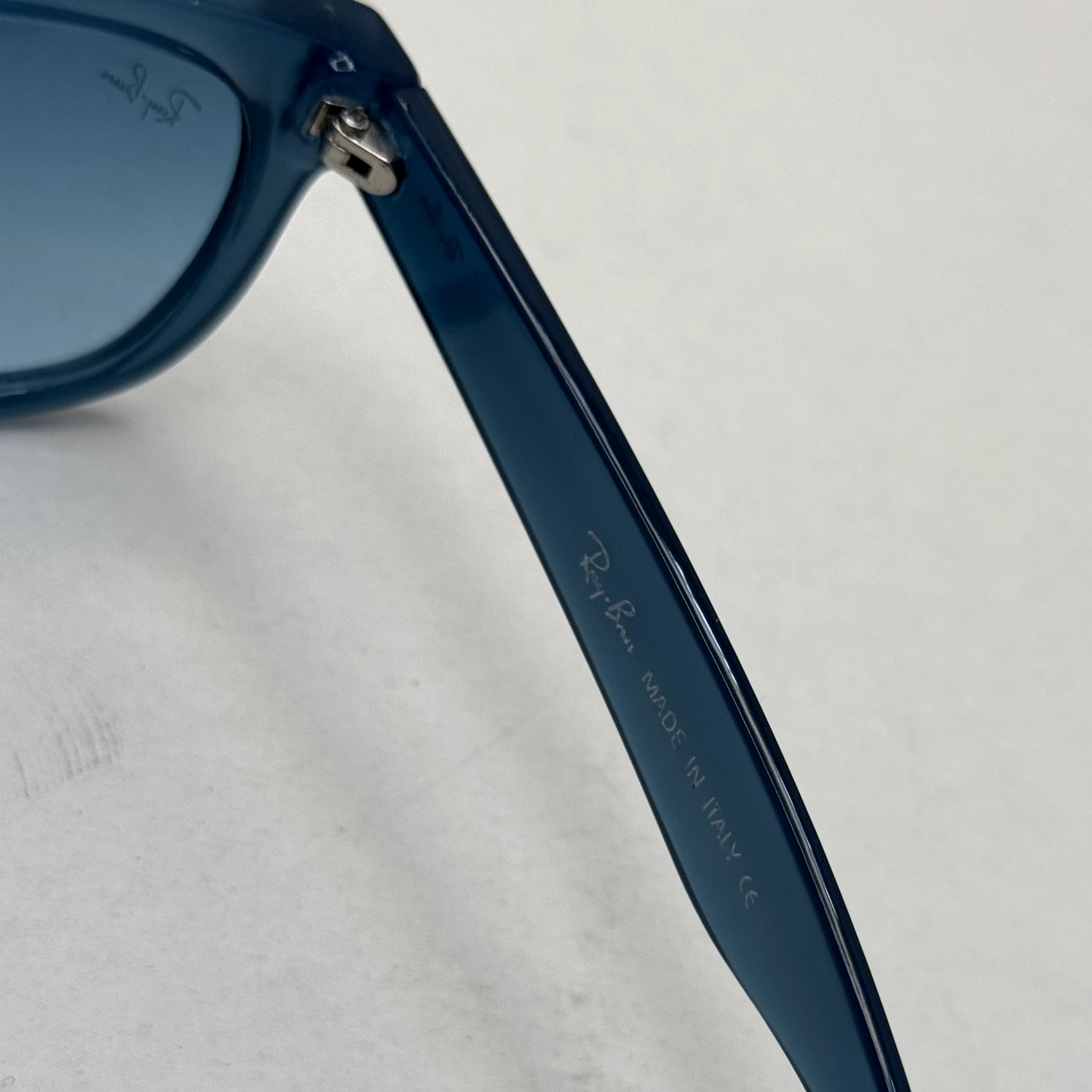 عینک آفتابی ریبن ویفرر ریورس آبی به همراه پک کامل rayban (ارسال رایگان)