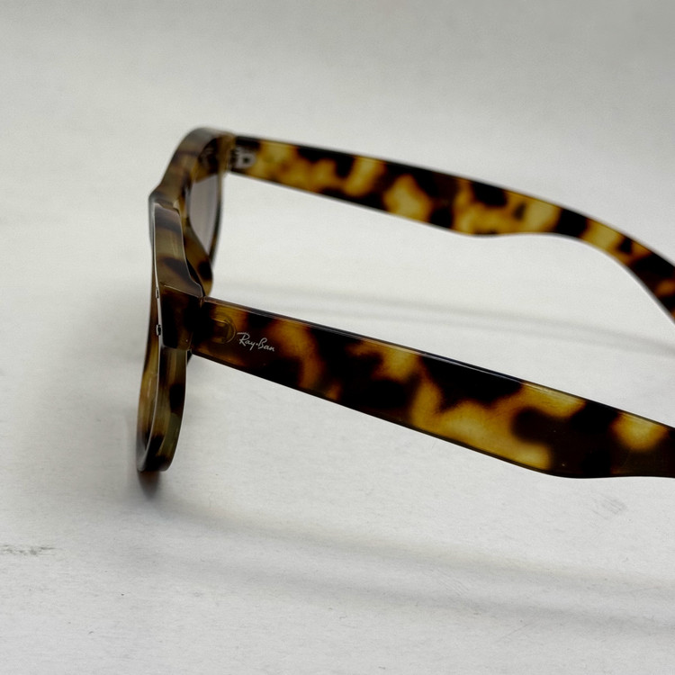 عینک آفتابی ریبن ویفرر ریورس پلنگی به همراه پک کامل rayban (ارسال رایگان)