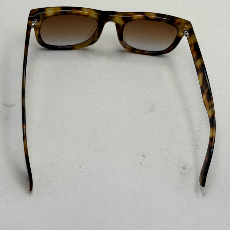 عینک آفتابی ریبن ویفرر ریورس پلنگی به همراه پک کامل rayban (ارسال رایگان)