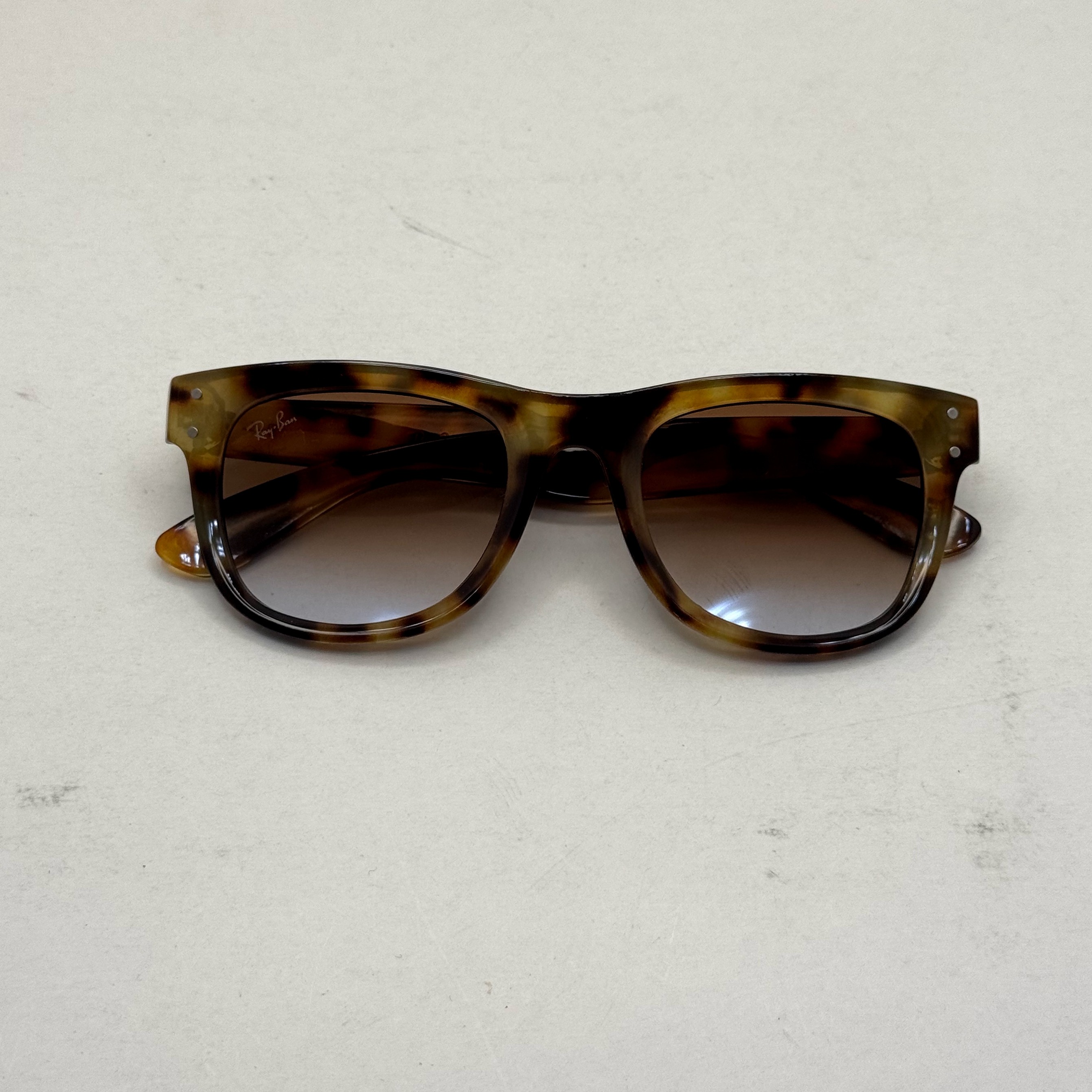 عینک آفتابی ریبن ویفرر ریورس پلنگی به همراه پک کامل rayban (ارسال رایگان)