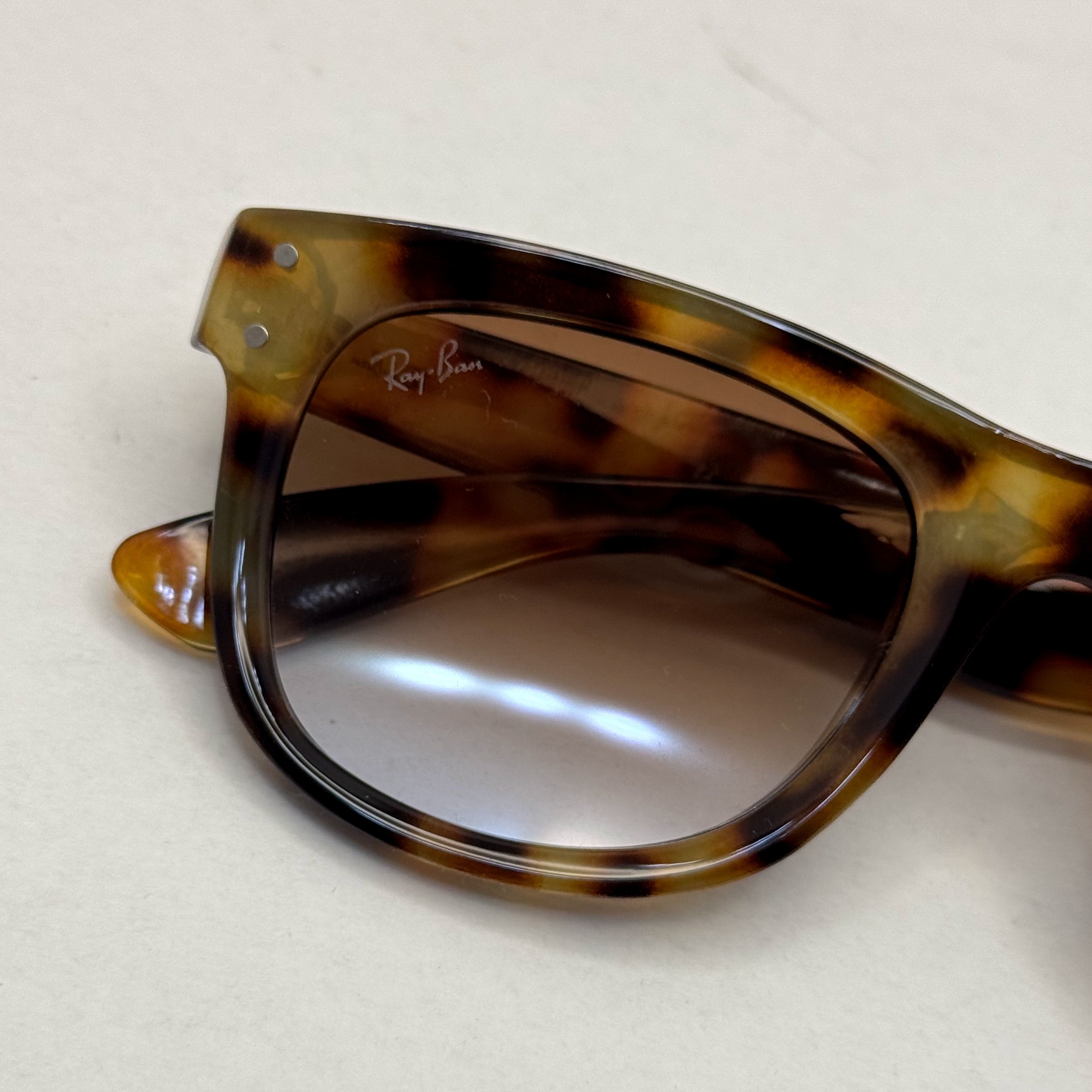 عینک آفتابی ریبن ویفرر ریورس پلنگی به همراه پک کامل rayban (ارسال رایگان)
