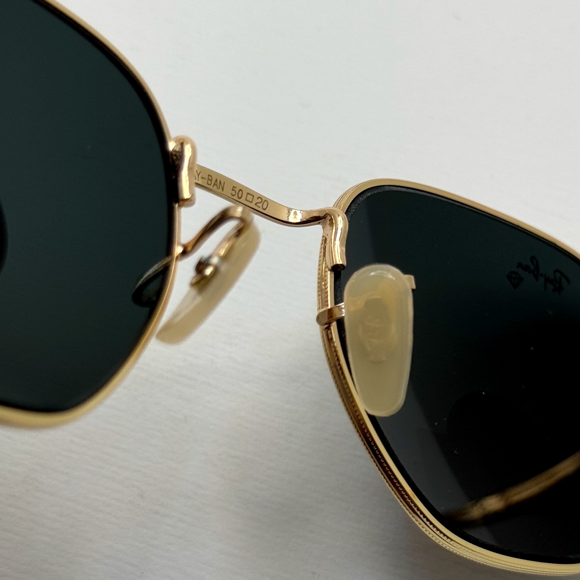 عینک ریبن هگزونال شیشه سنگ مشکی فریم طلایی به همراه پک کامل ریبن کد Rayban RB 3548 (ارسال رایگان)