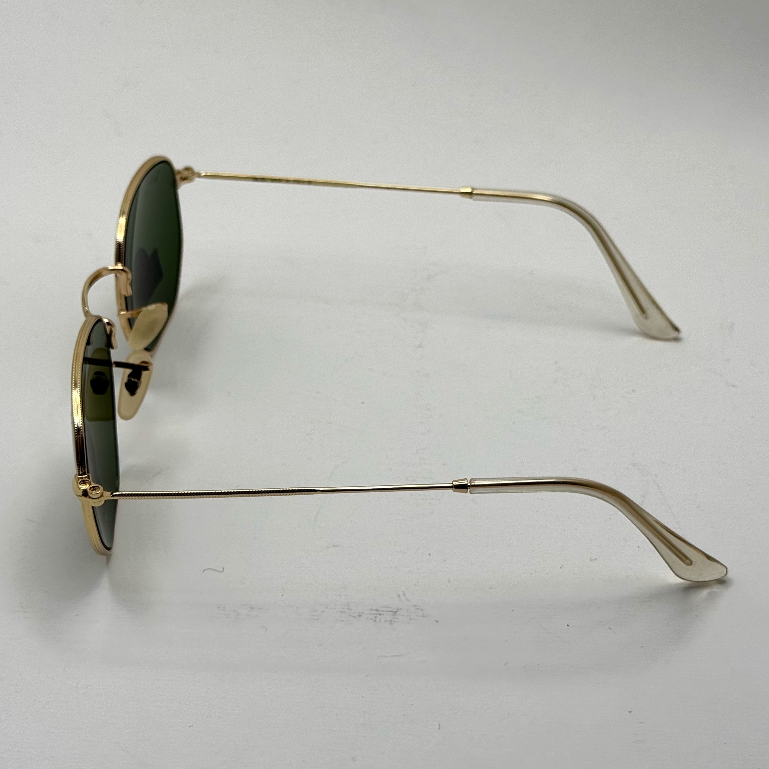 عینک ریبن هگزونال شیشه سنگ سیز فریم طلایی به همراه پک کامل ریبن کد Rayban RB 3548 (ارسال رایگان)