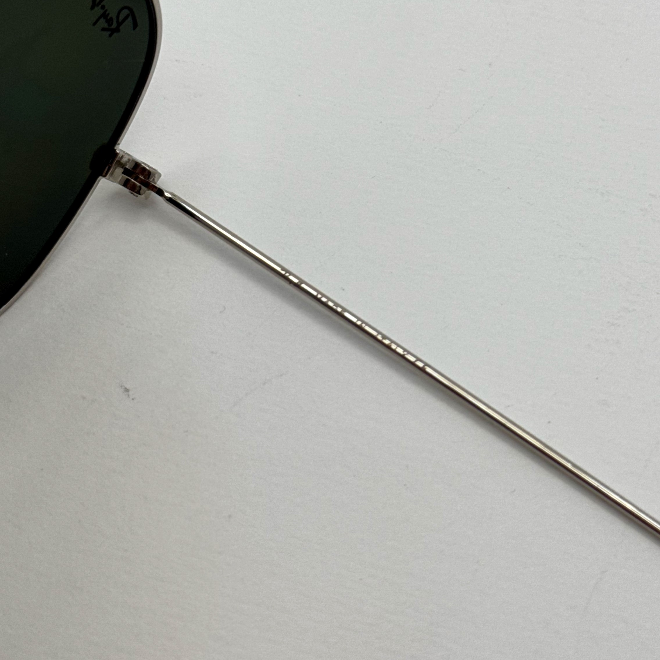 عینک ریبن خلبانی شیشه سنگ پلاریزه سبز با فریم نقره ای به همراه پک کامل ریبن کد Rayban RB 3026 (ارسال رایگان)