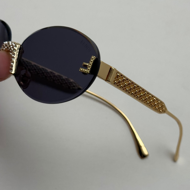 عینک آفتابی زنانه فندی Fendi فریم لس بیضی مدل Oval Frame Diamond Style نگین کاری شده کیفیت مستر مشکی طلایی (ارسال