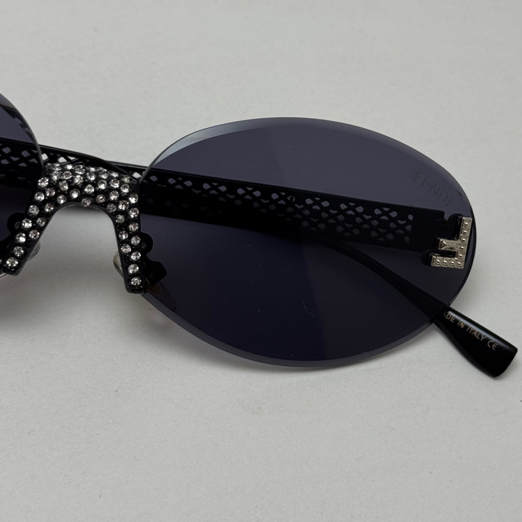 عینک آفتابی زنانه فندی Fendi فریم لس بیضی مدل Oval Frame Diamond Style نگین کاری شده کیفیت مستر تمام مشکی (ارسال رایگان)