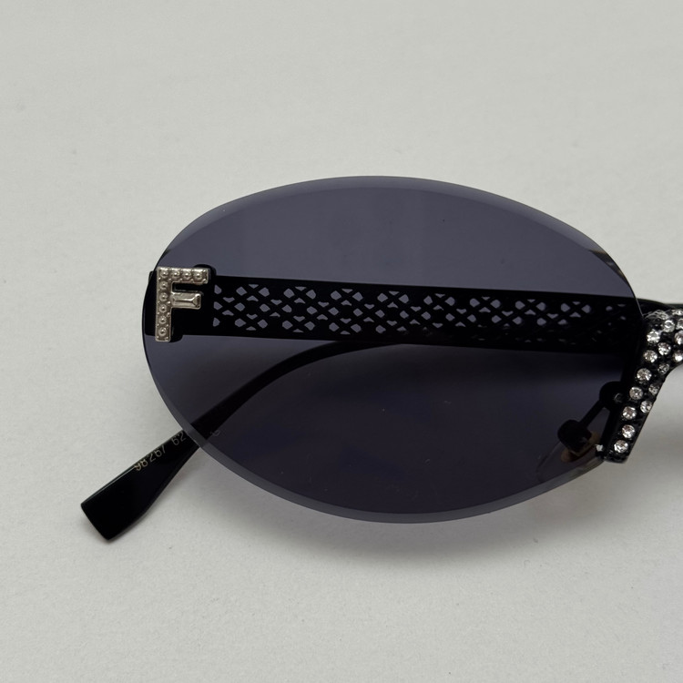 عینک آفتابی زنانه فندی Fendi فریم لس بیضی مدل Oval Frame Diamond Style نگین کاری شده کیفیت مستر تمام مشکی (ارسال رایگان)