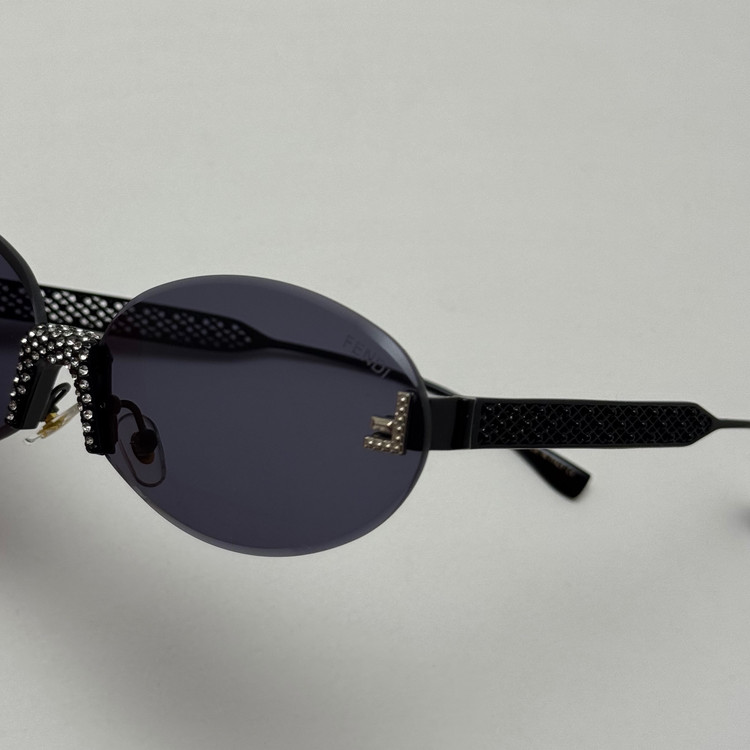 عینک آفتابی زنانه فندی Fendi فریم لس بیضی مدل Oval Frame Diamond Style نگین کاری شده کیفیت مستر تمام مشکی (ارسال رایگان)