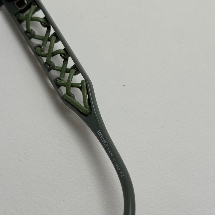 عینک آفتابی زنانه هرمس مدل Hermes Cut Out دسته چرمی سبز رولکسی کد رفرنس 1178 (ارسال رایگان)