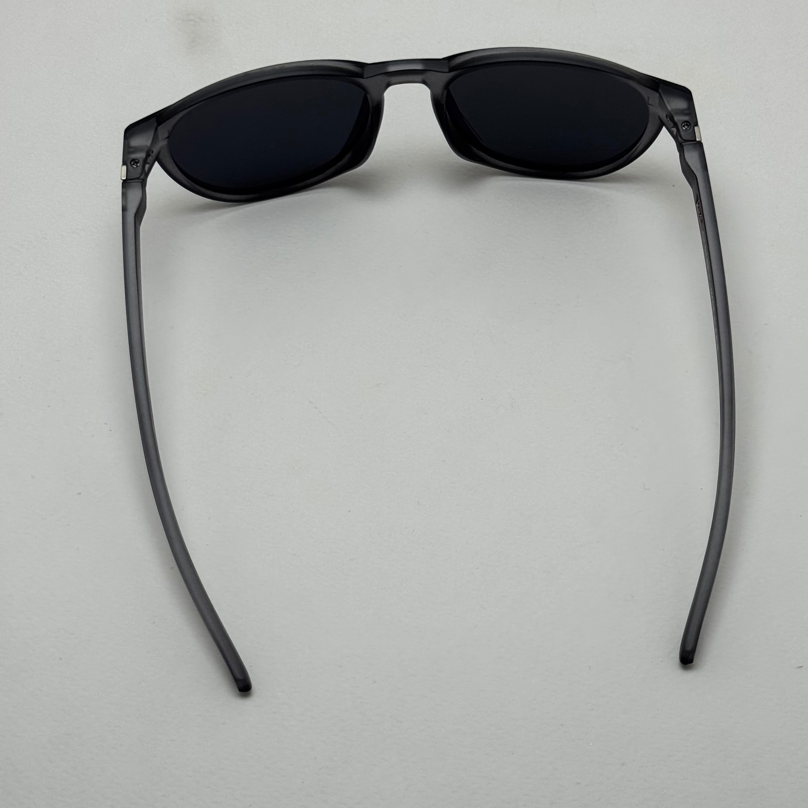 عینک آفتابی پلاریزه اوکلی Oakley طوسی عدسی مشکی گرد کد TO4910 (ارسال رایگان)