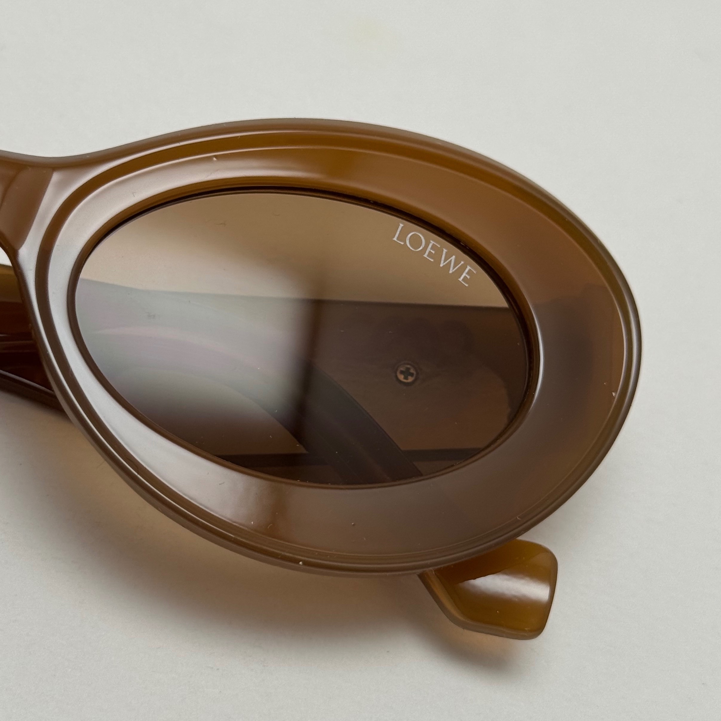 عینک آفتابی زنانه Loewe Oval Chunky لووه بیضی قهوه ای کد 1207 (ارسال رایگان)