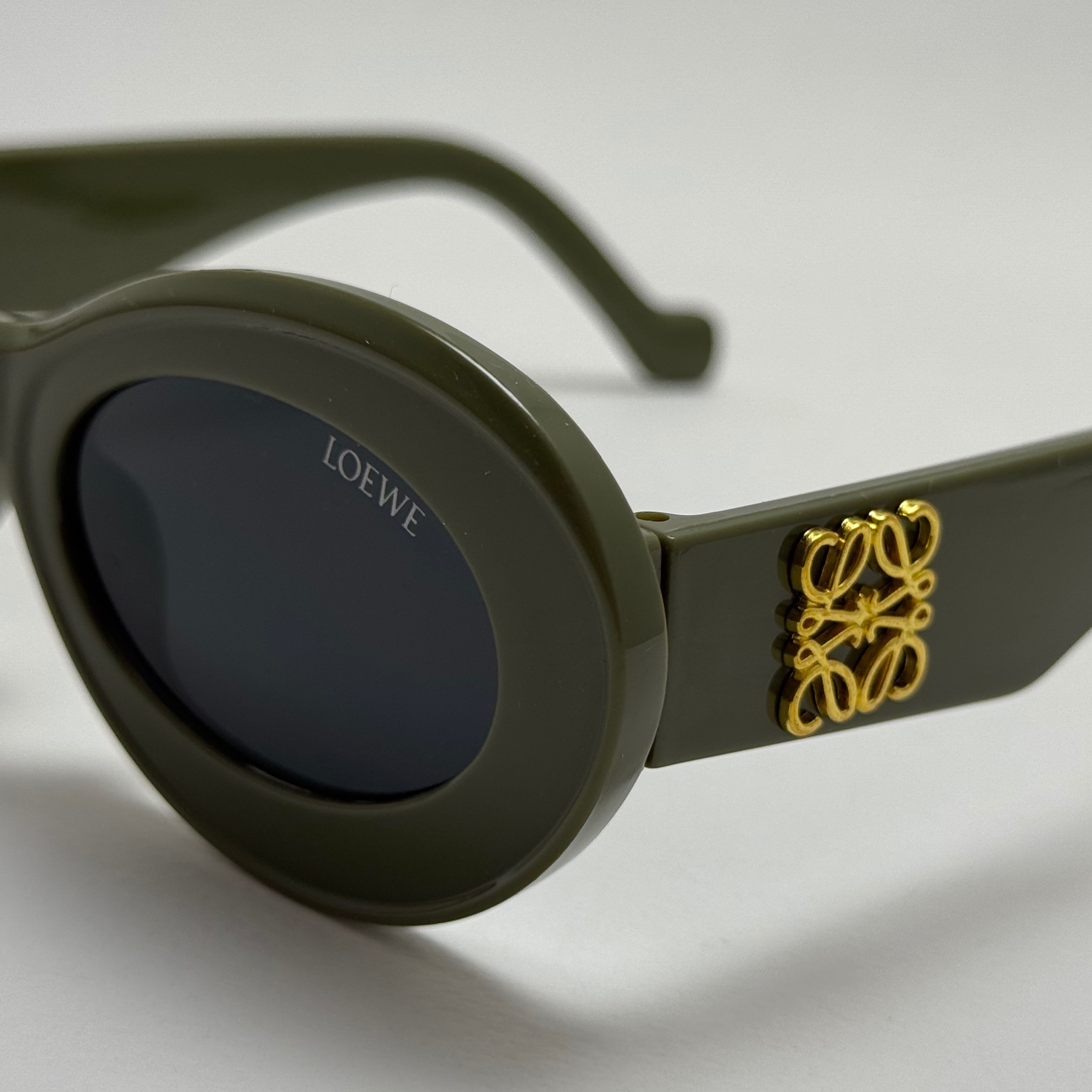 عینک آفتابی زنانه Loewe Oval Chunky لووه بیضی سبز زیتونی عدسی مشکی کد 1207 (ارسال رایگان)