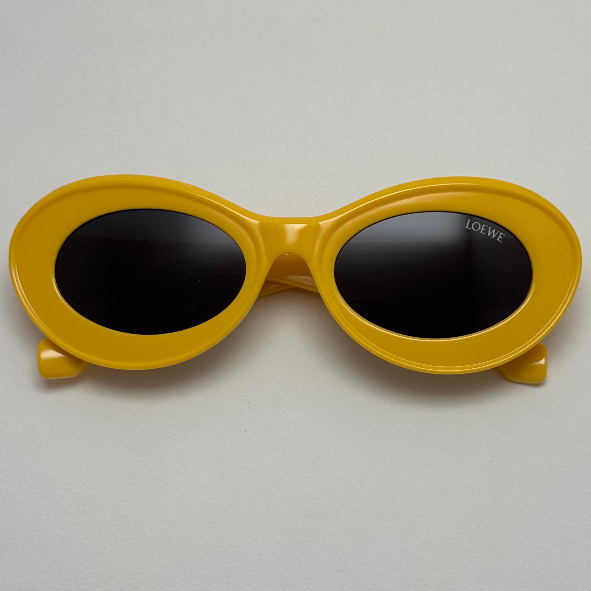 عینک آفتابی زنانه Loewe Oval Chunky لووه بیضی زرد عدسی مشکی کد 1207 (ارسال رایگان)