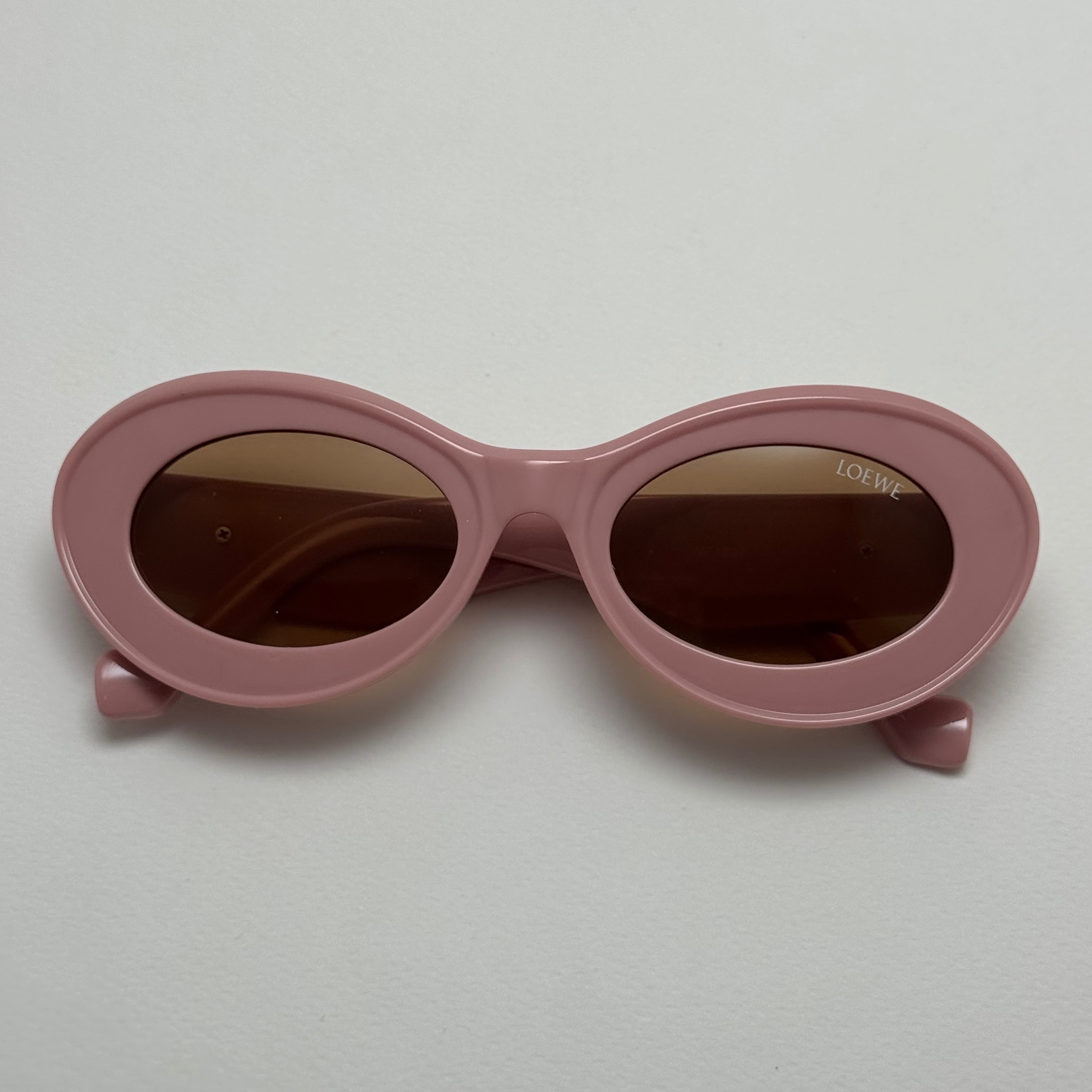 عینک آفتابی زنانه Loewe Oval Chunky لووه بیضی صورتی کد 1207 (ارسال رایگان)