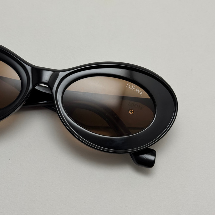 عینک آفتابی زنانه Loewe Oval Chunky لووه بیضی قهوه ای پر رنگ کد 1207 (ارسال رایگان)