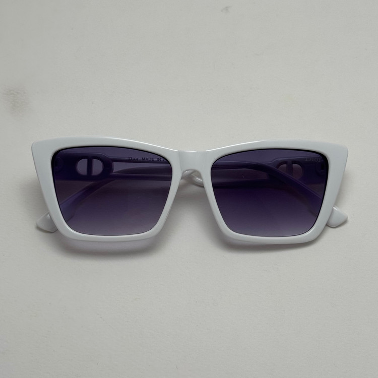 عینک آفتابی زنانه دیور گربه ای سفید به همراه کاور پارچه ای و دستمال کد 6803 (ارسال رایگان)