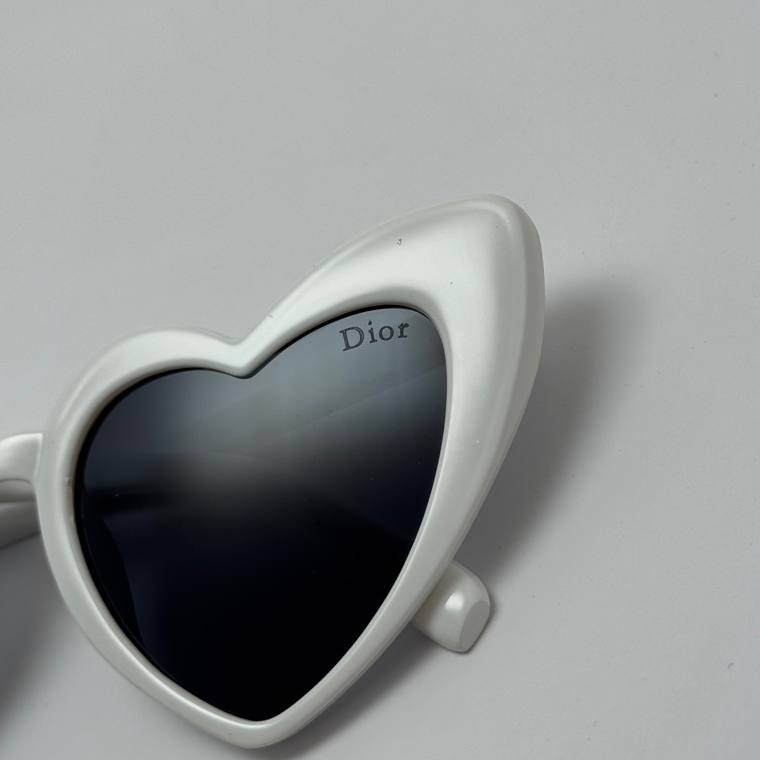 عینک آفتابی قلبی سفید برند دیور DIOR (ارسال رایگان)