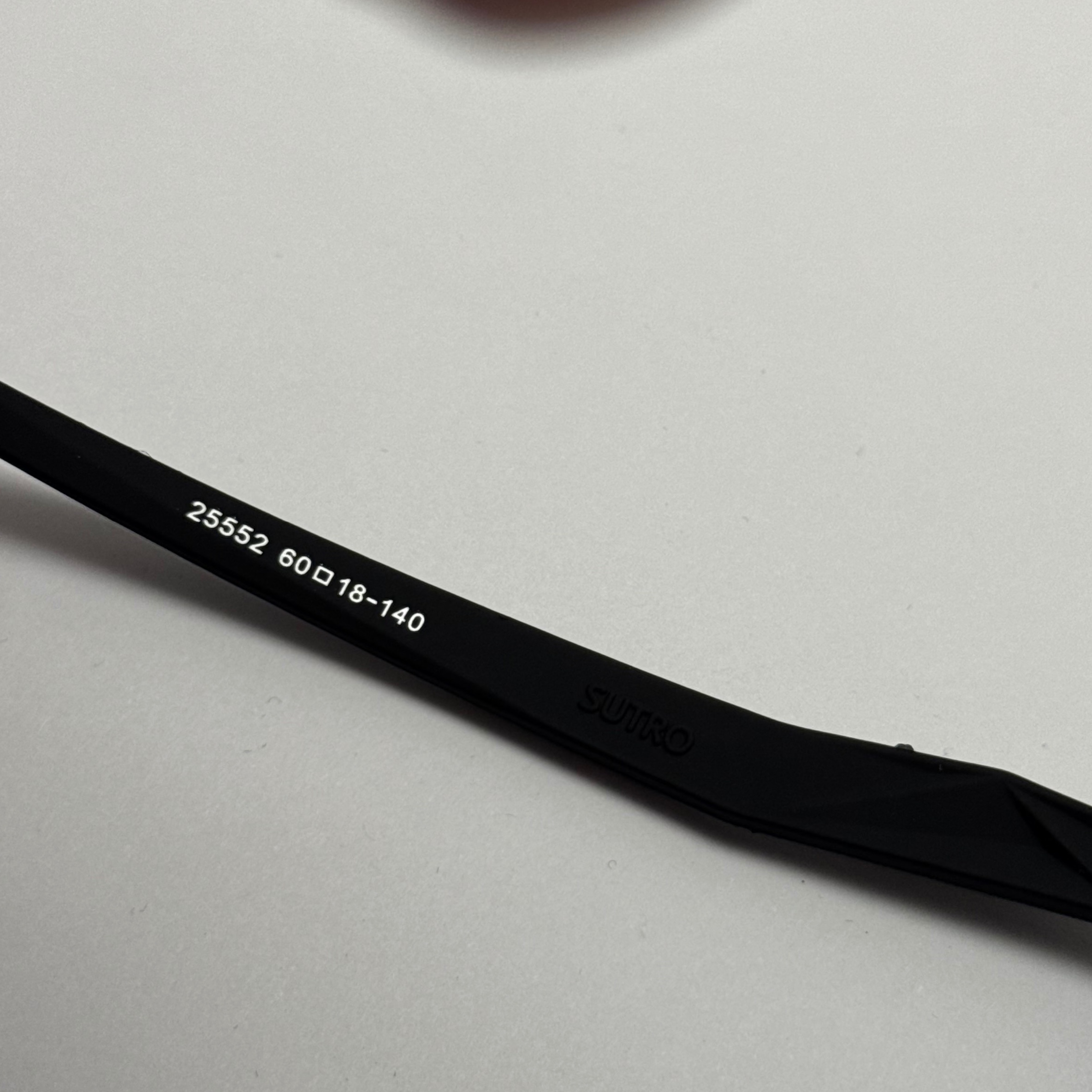 عینک آفتابی اسپرت اوکلی OAKLEY مدل SUTRO فریم مشکی عدسی آتیشی (ارسال رایگان)