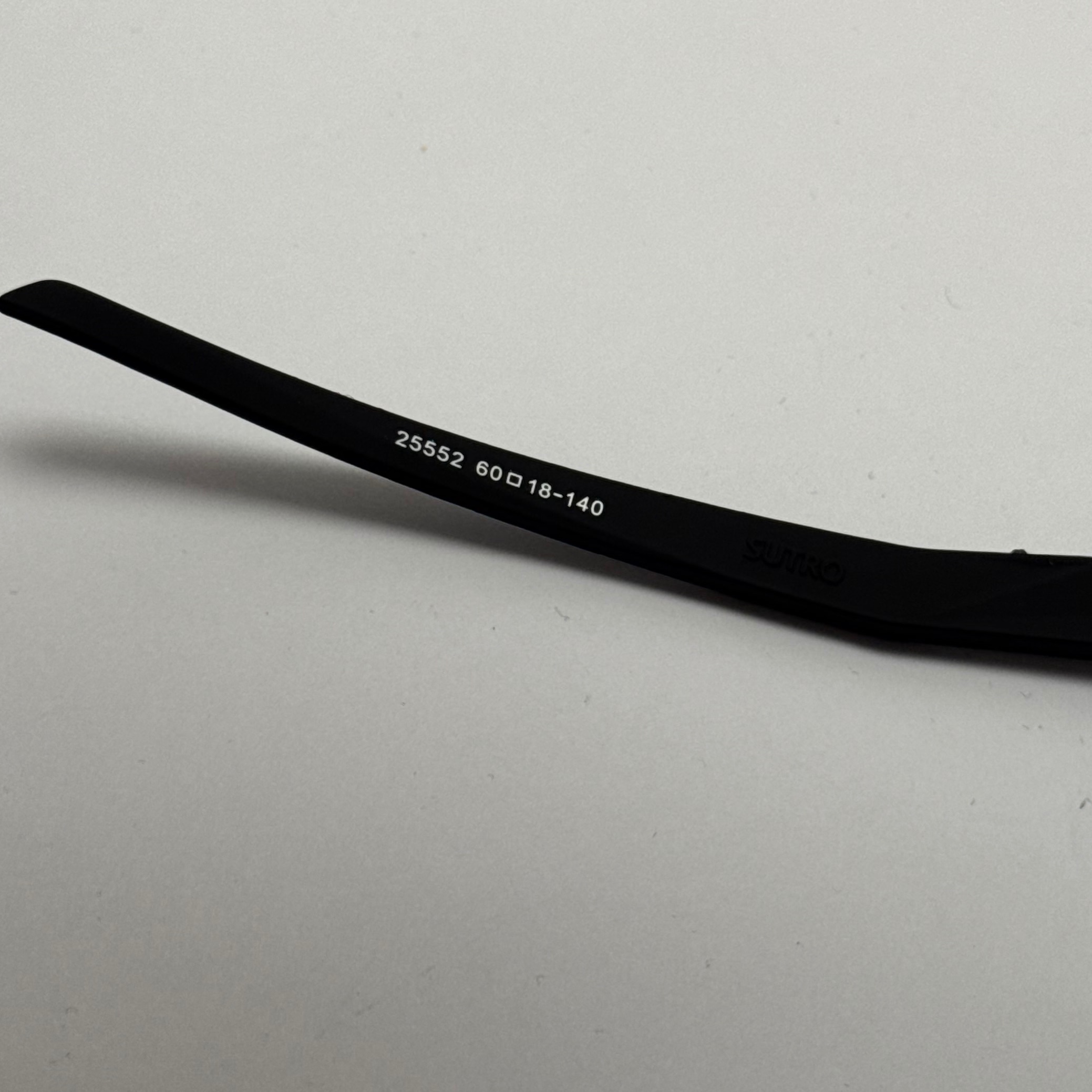 عینک آفتابی اسپرت اوکلی OAKLEY مدل SUTRO فریم مشکی عدسی آتیشی (ارسال رایگان)