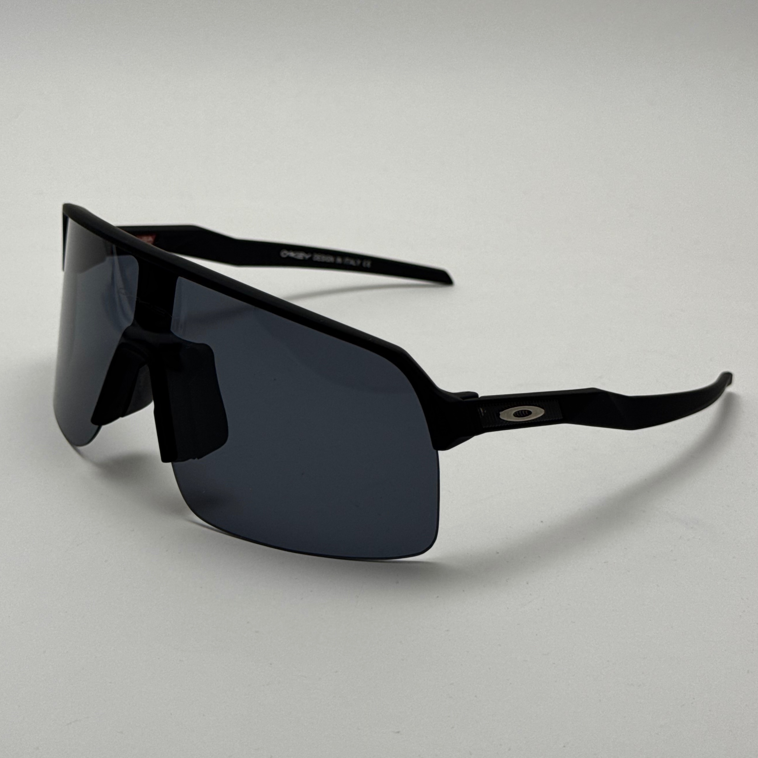 عینک آفتابی اسپرت اوکلی OAKLEY مدل SUTRO تمام مشکی (ارسال رایگان)