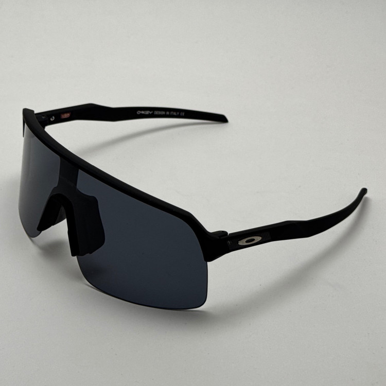 عینک آفتابی اسپرت اوکلی OAKLEY مدل SUTRO تمام مشکی (ارسال رایگان)