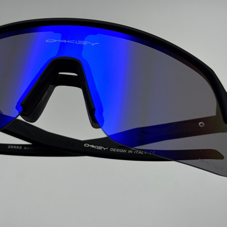 عینک آفتابی اسپرت اوکلی OAKLEY مدل SUTRO فریم مشکی عدسی آبی (ارسال رایگان)